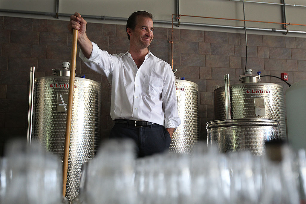 Andrew Cabot à l'usine d'Ipswich, dans le Massachusetts, le 19 juillet 2011 | Source : Getty Images