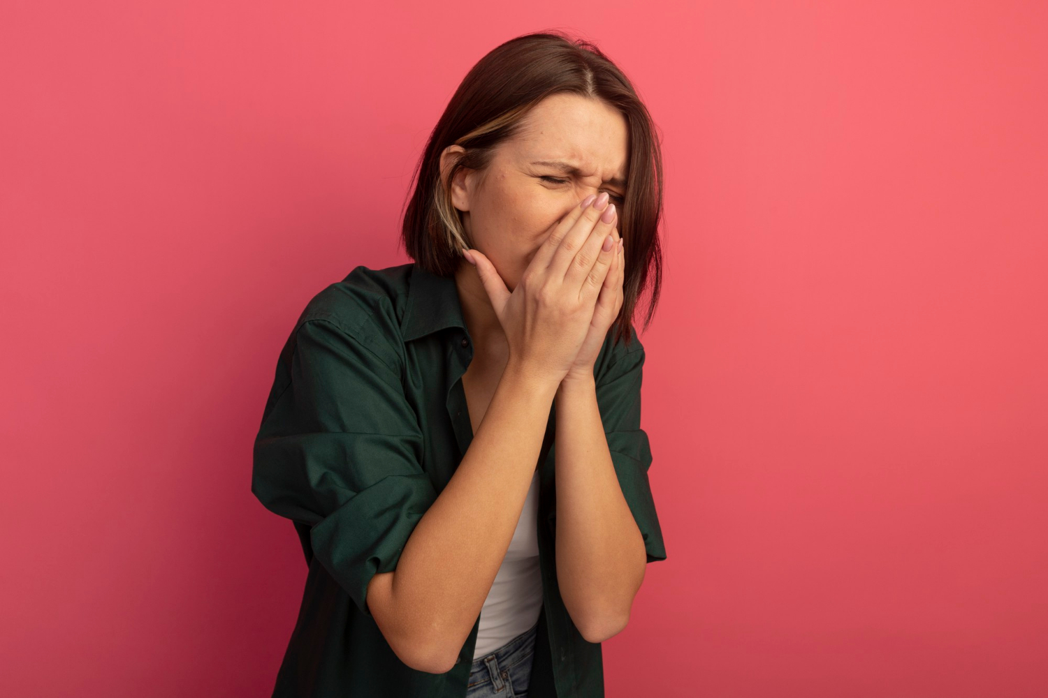Une femme qui pleure | Source : Freepik
