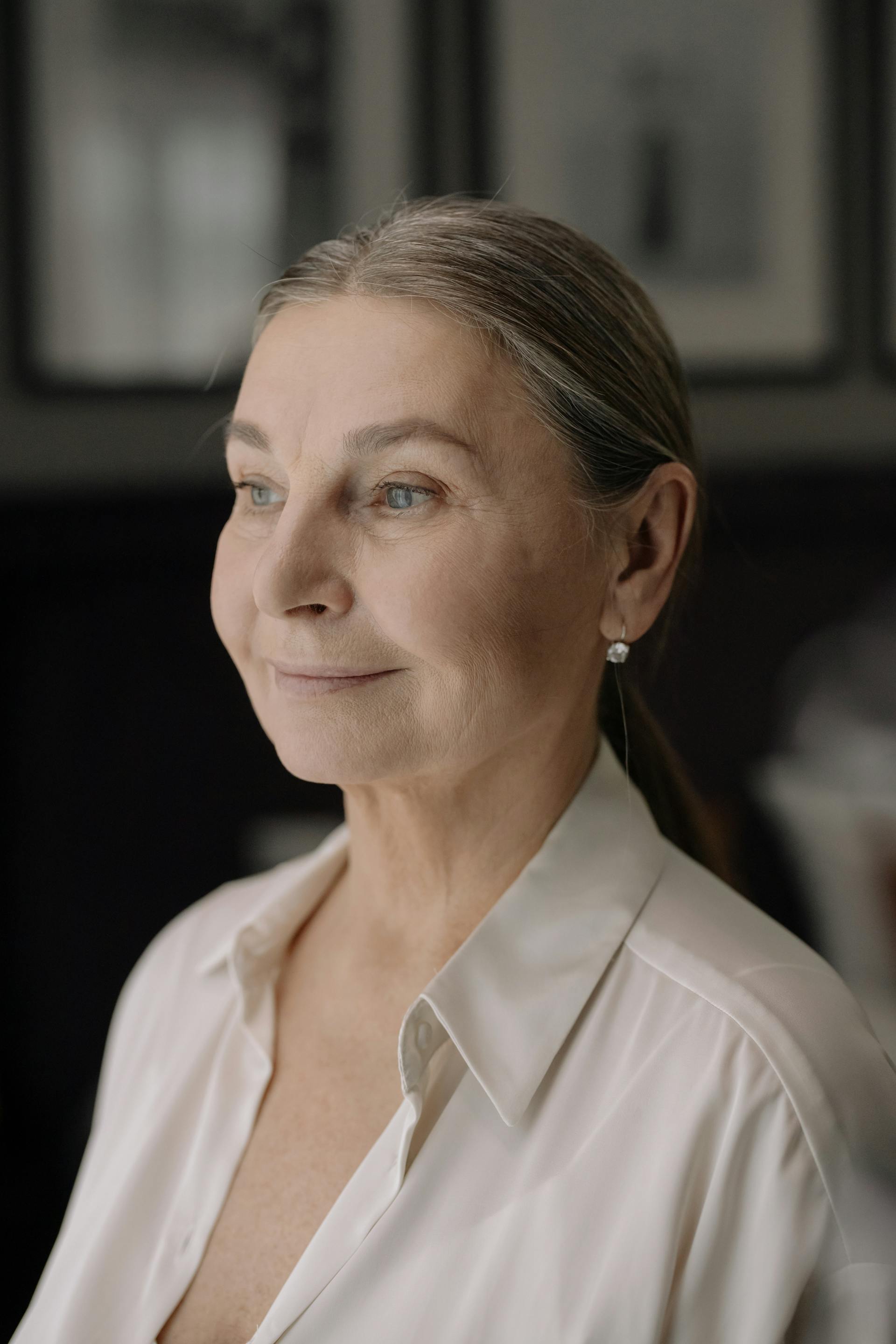 Une femme âgée souriante | Source : Pexels