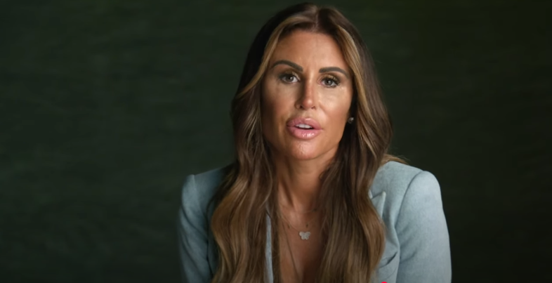 Rachel Uchitel dans le documentaire « Tiger » de HBO, sorti en 2021 | Source : Youtube/HBO