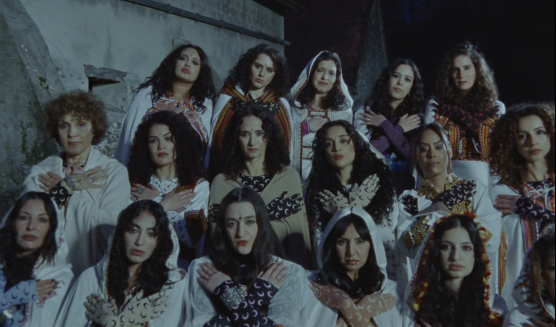 Capture d'écran du clip Ma Peau I Source : https://www.youtube.com/watch?v=qQgBWIdP_0c