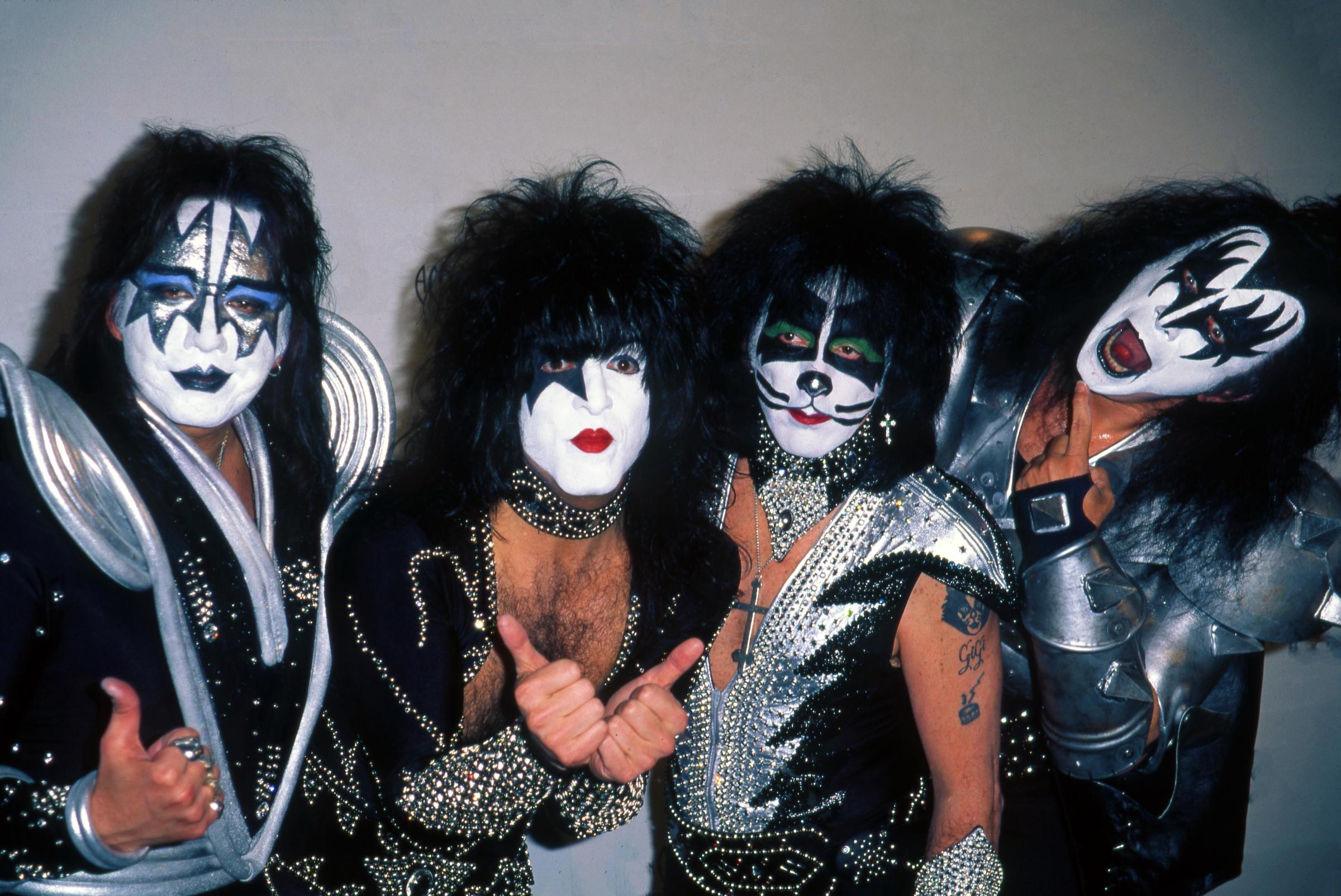 Ace Frehley, Paul Stanley, Peter Criss et Gene Simmons de KISS se produisent lors de la tournée mondiale Psycho Circus à Mexico le 24 avril 1999 | Source : Getty Images