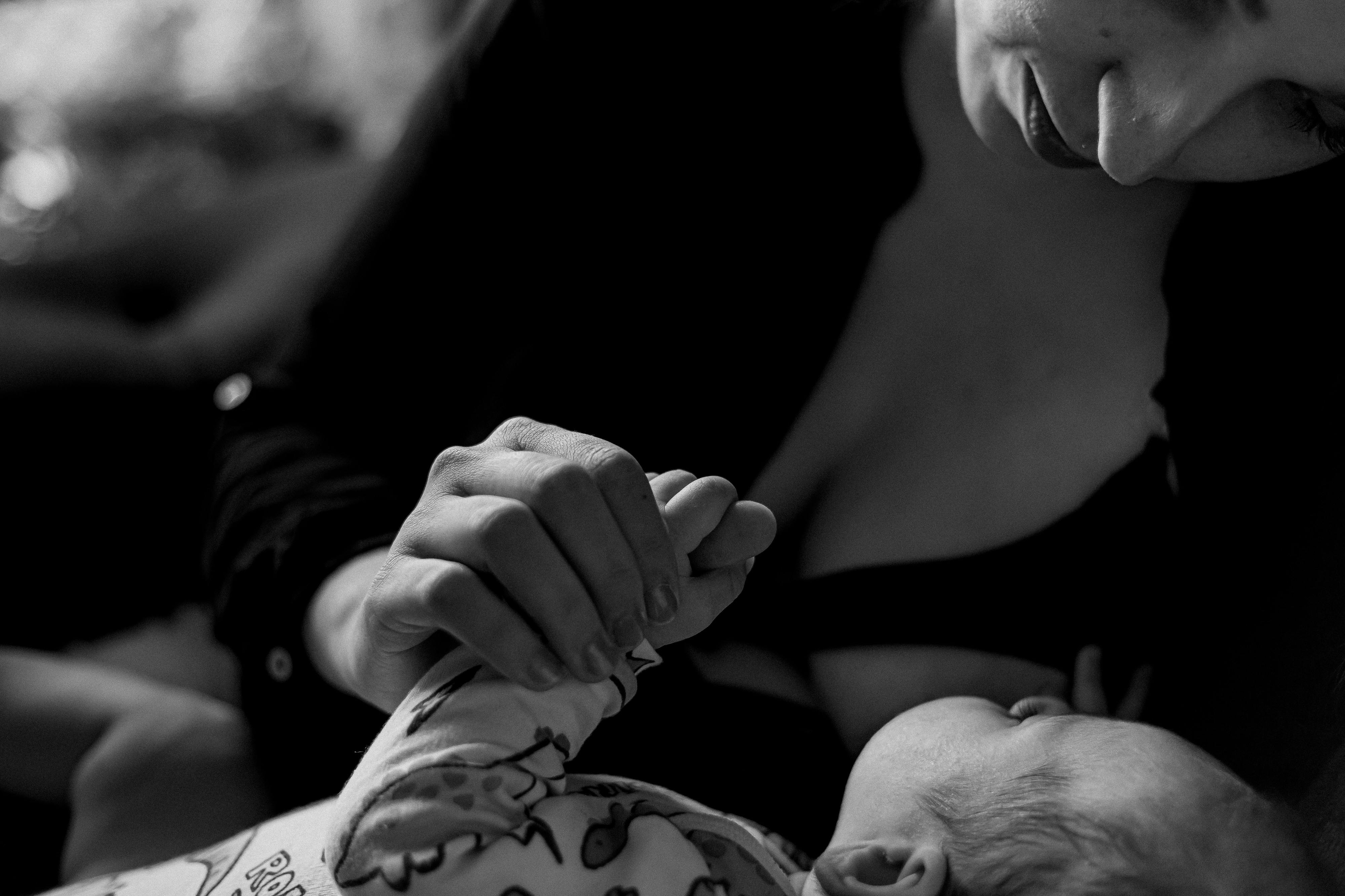 Une femme qui allaite son bébé | Source : Pexels