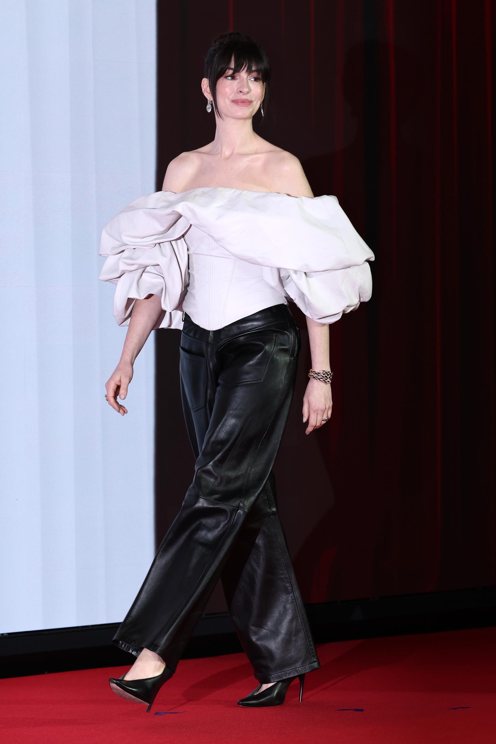 Anne Hathaway assiste à la conférence de presse du film « Le Diable s'habille en Prada 2 » au Four Seasons, le 8 avril 2026 à Séoul, en Corée du Sud I Source : Getty Images