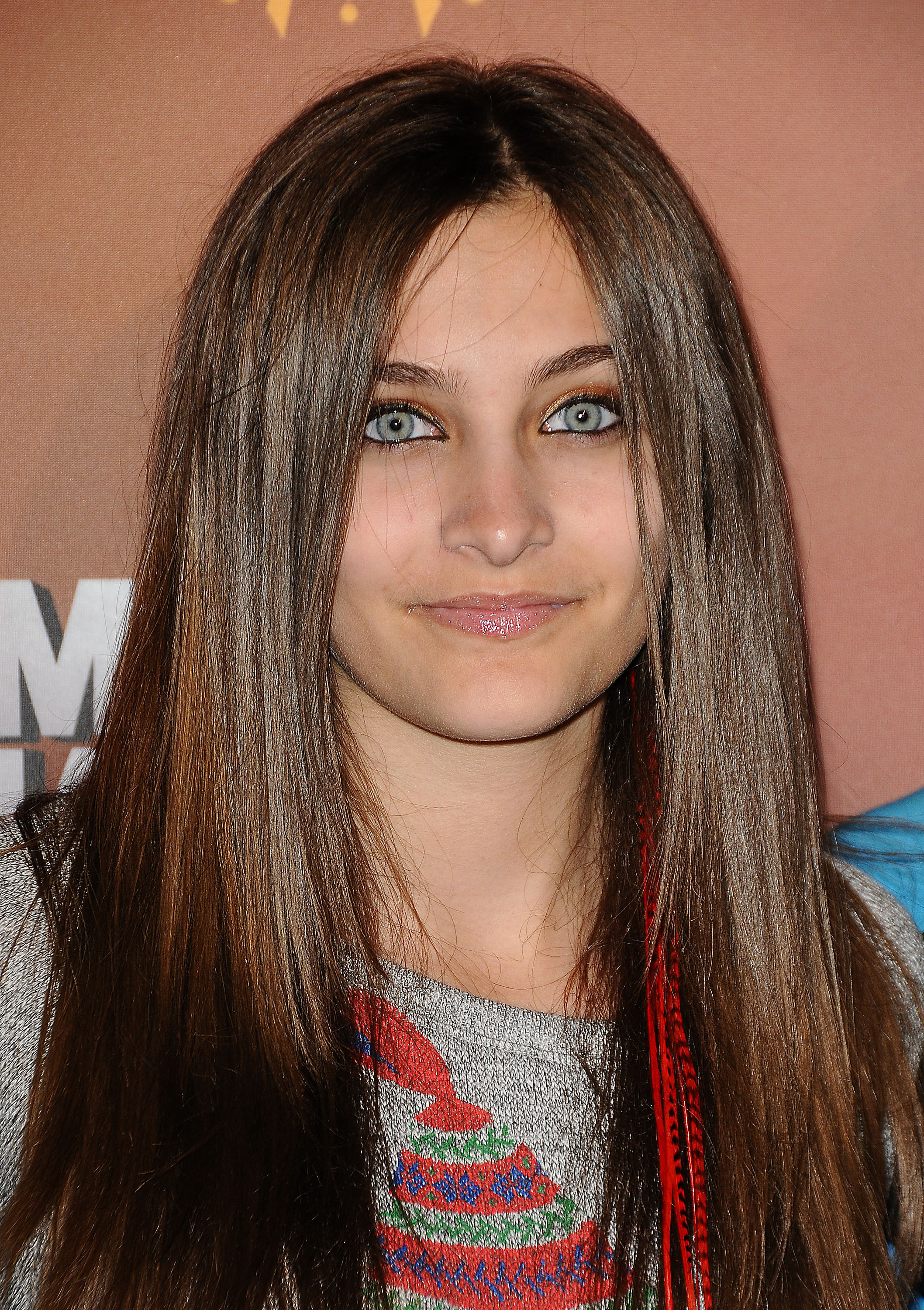 Paris Jackson assiste à la première à Los Angeles de Michael Jackson : The Immortal World Tour au Staples Center le 27 janvier 2012. Élégamment vêtue pour l'occasion, elle a rendu hommage à l'héritage de son père lors de la production du Cirque du Soleil célébrant sa vie et sa musique.
