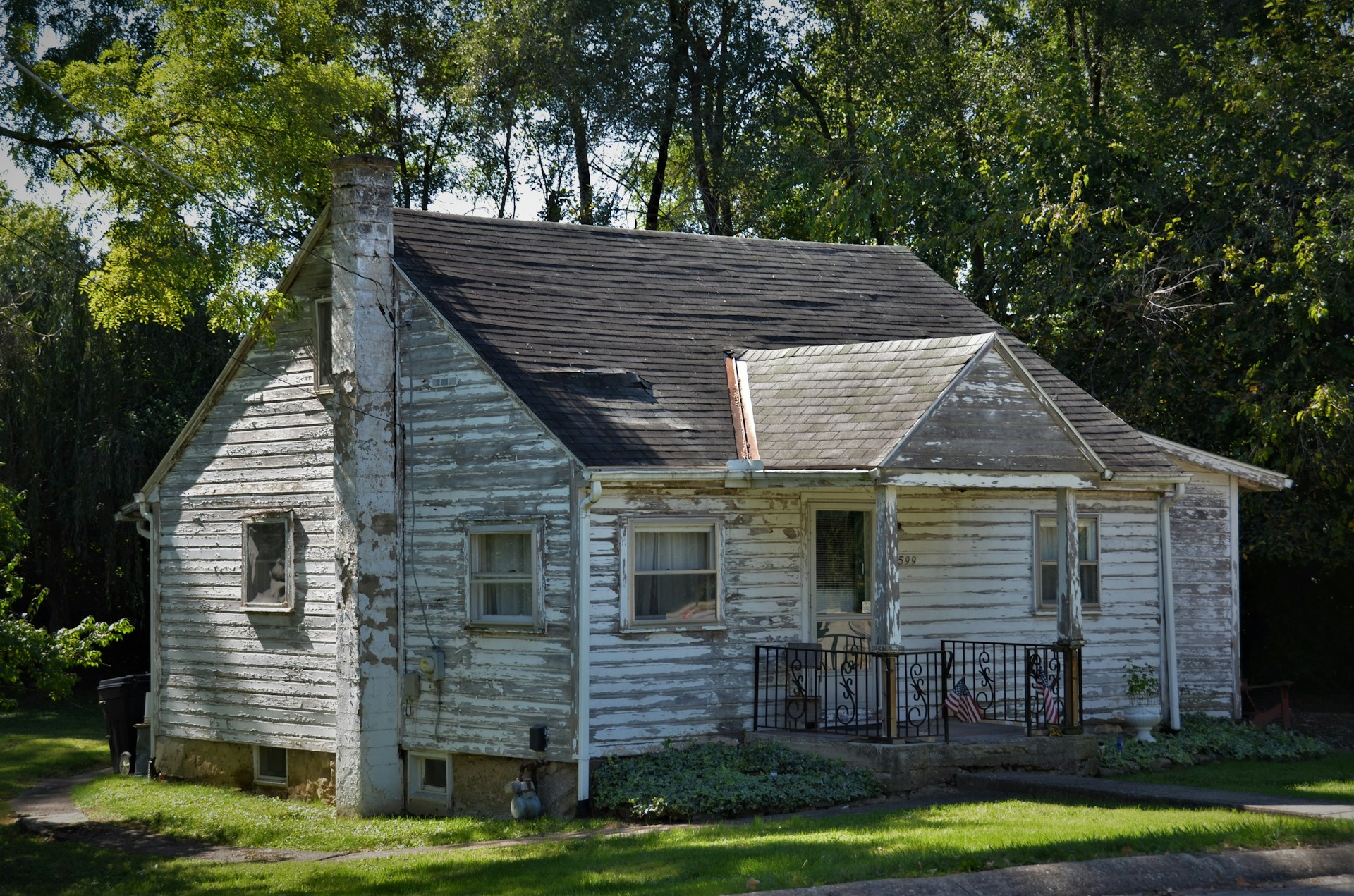 Une petite maison altérée par les intempéries | Source : Unsplash