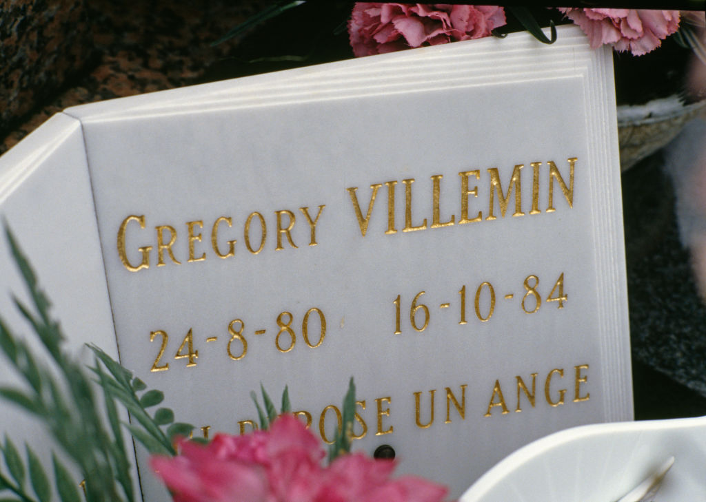 La tombe de Grégory Villemin assassiné en 1984, à Lepanges sur Vologne, le 16 octobre 1987 | Source : Getty Images