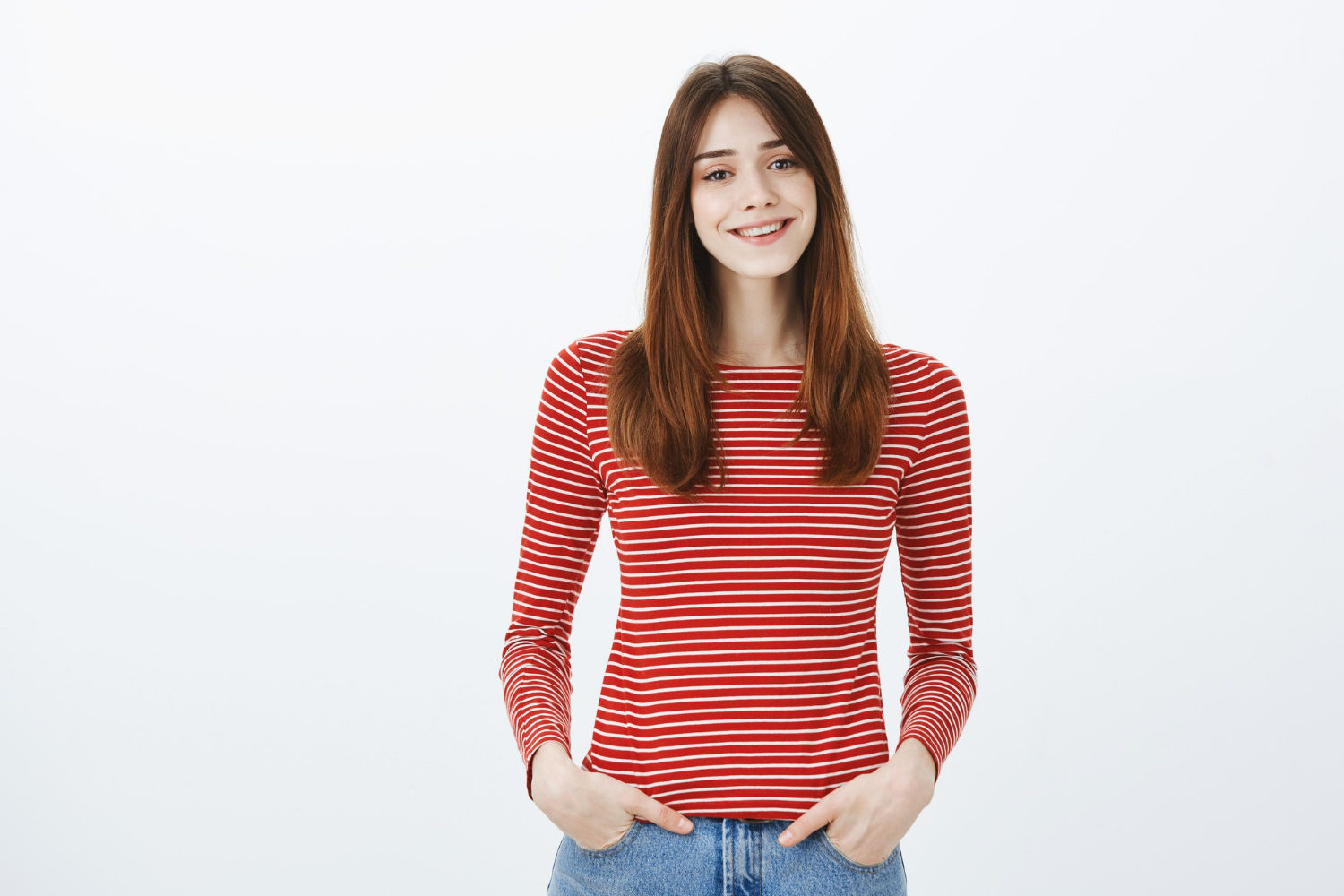 Une femme qui sourit | Source : Freepik