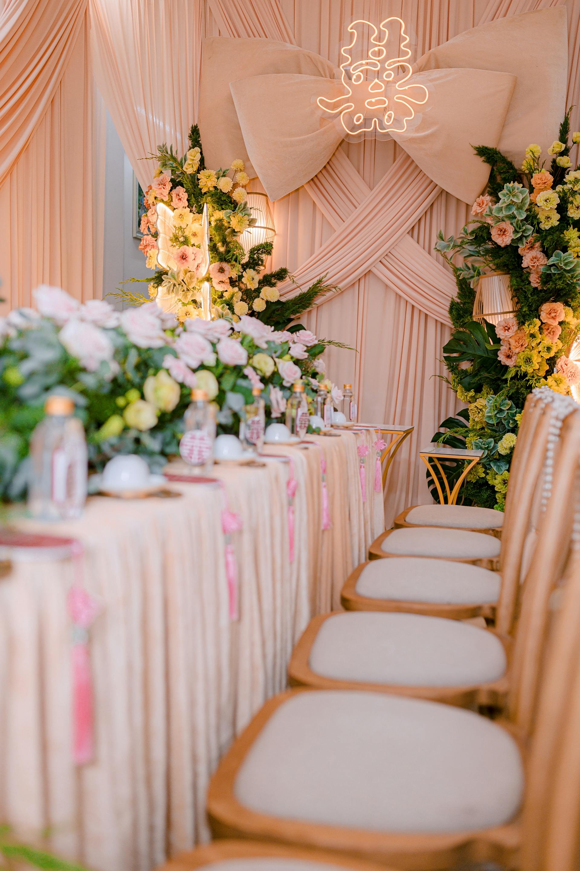 Une table élégante dressée lors d'une réception de mariage | Source : Pexels