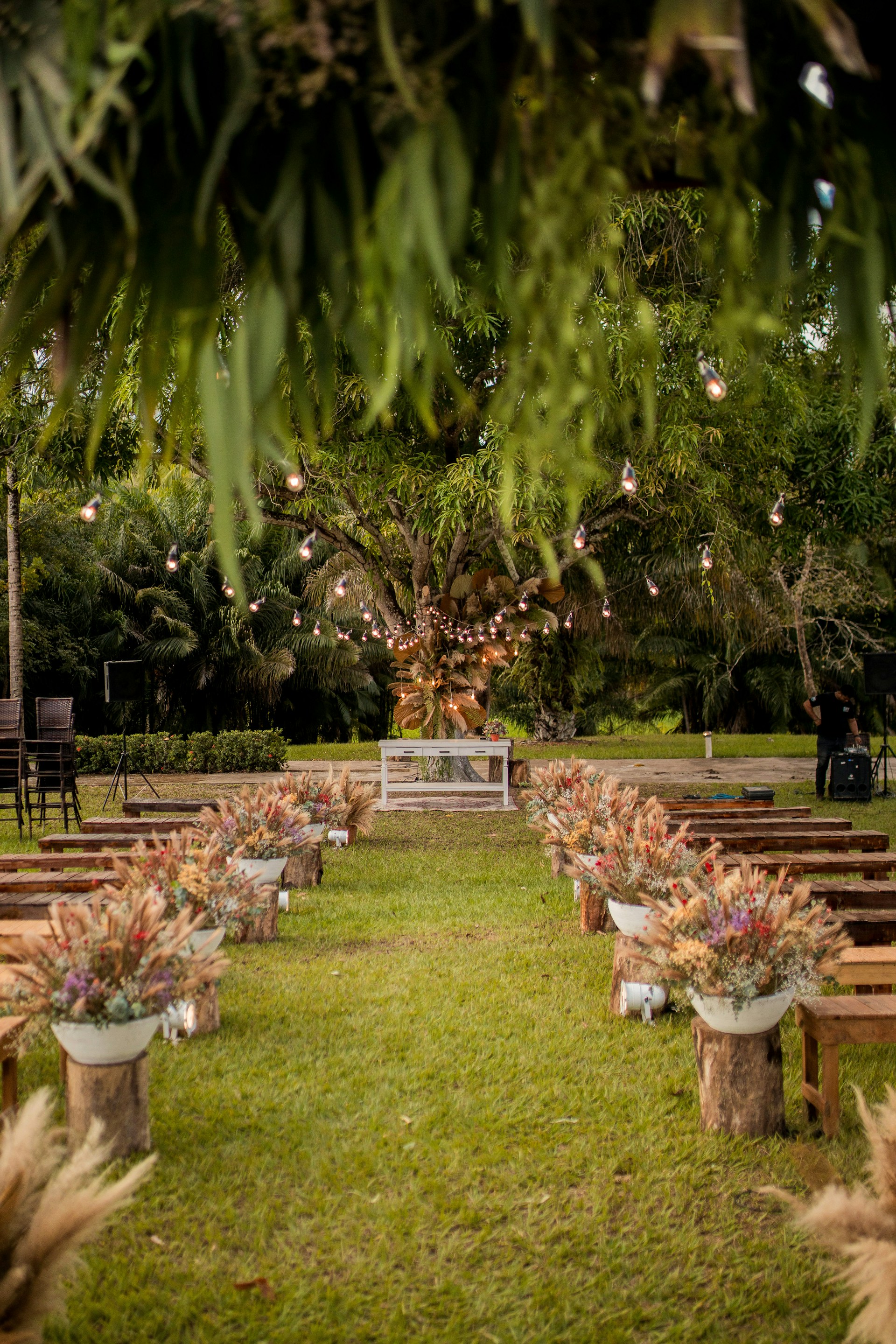 Un lieu de mariage dans un jardin | Source : Unsplash