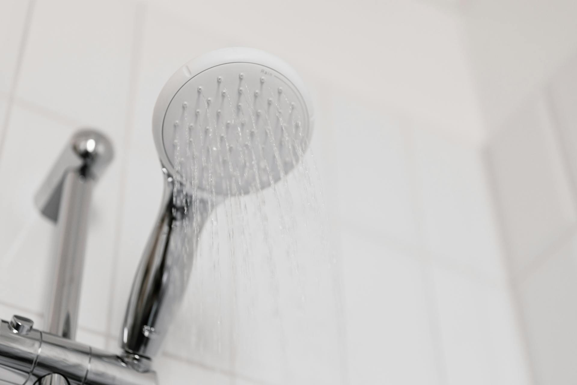 Un pommeau de douche | Source : Pexels