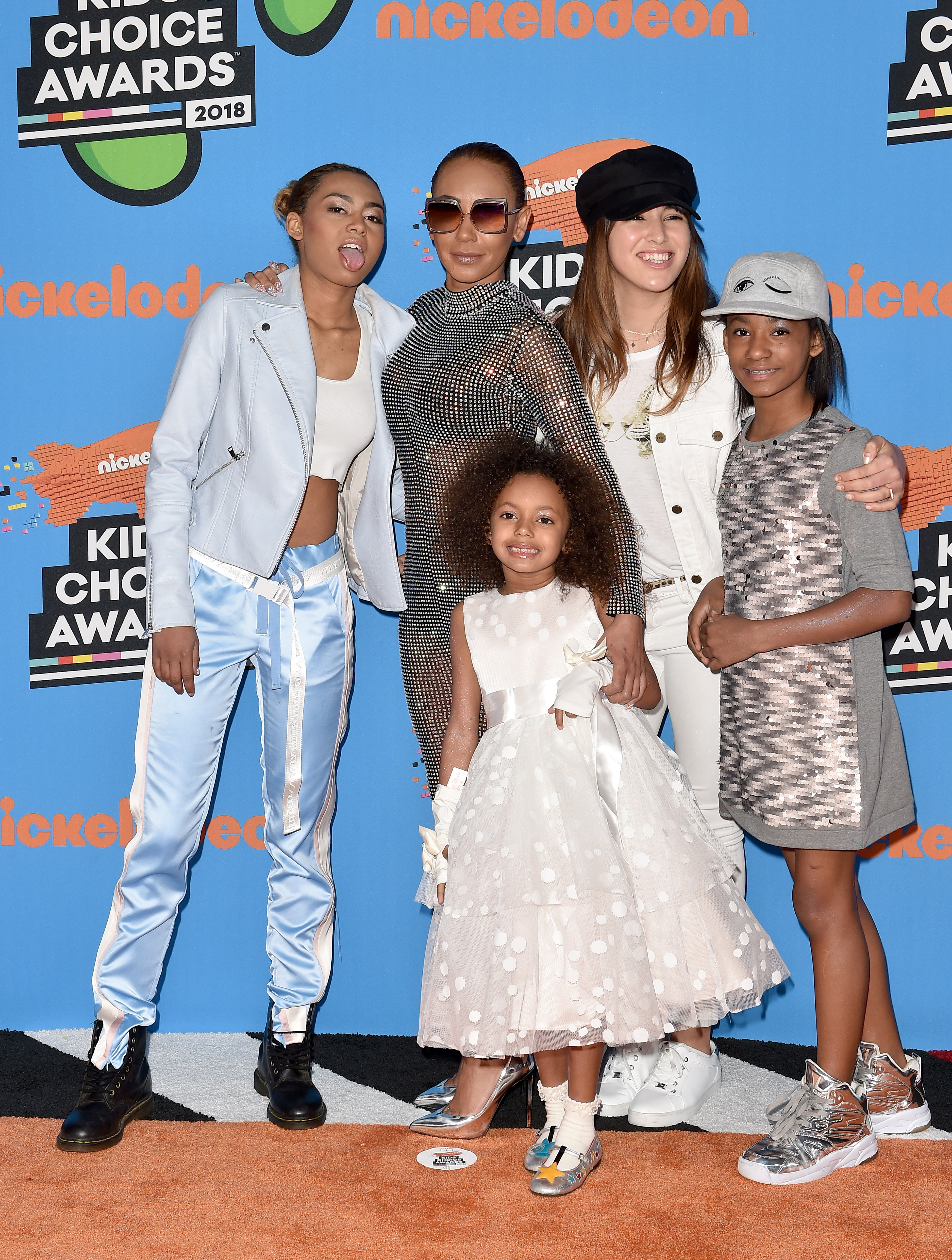 Phoenix Chi Gulzar, Mel B, Madison Brown, Giselle Belafonte et Angel Iris Murphy Brown assistent aux Kids' Choice Awards de Nickelodeon le 24 mars 2018 | Source : Getty Images