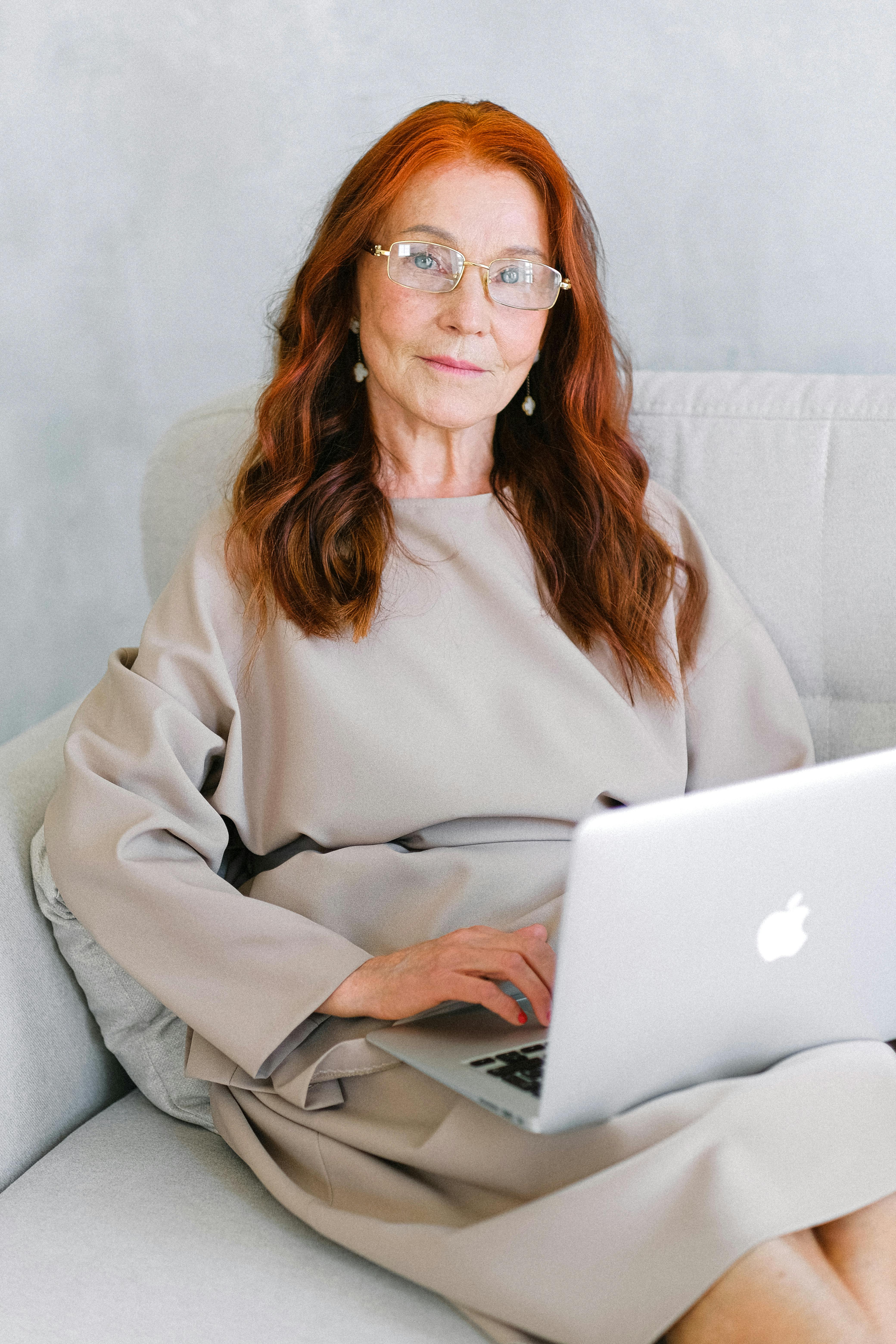 Une femme qui utilise un ordinateur portable | Source : Pexels
