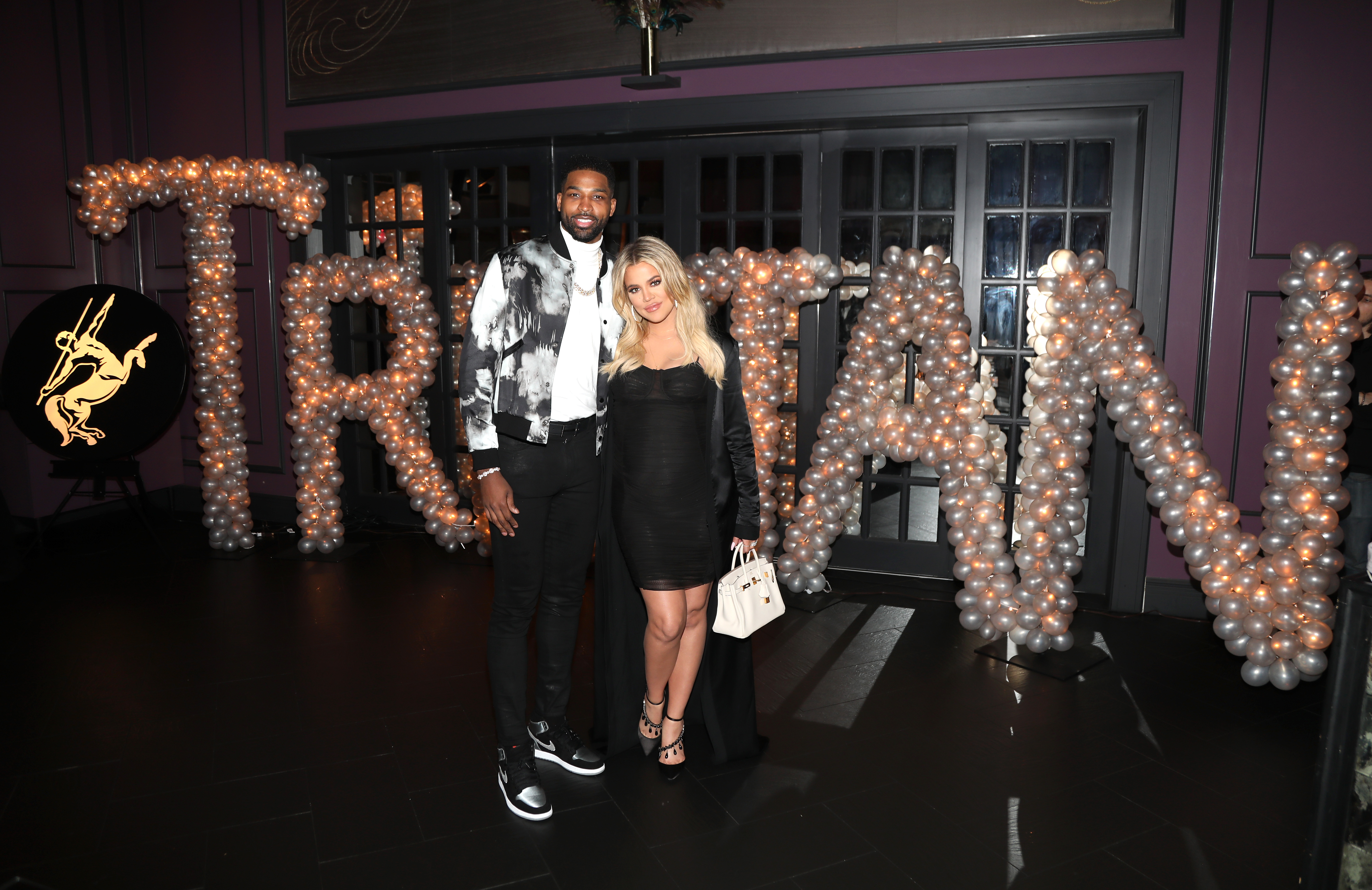 Tristan Thompson et Khloé Kardashian lors de la célébration de son anniversaire, le 10 mars 2018, à Los Angeles, en Californie. | Source : Getty Images