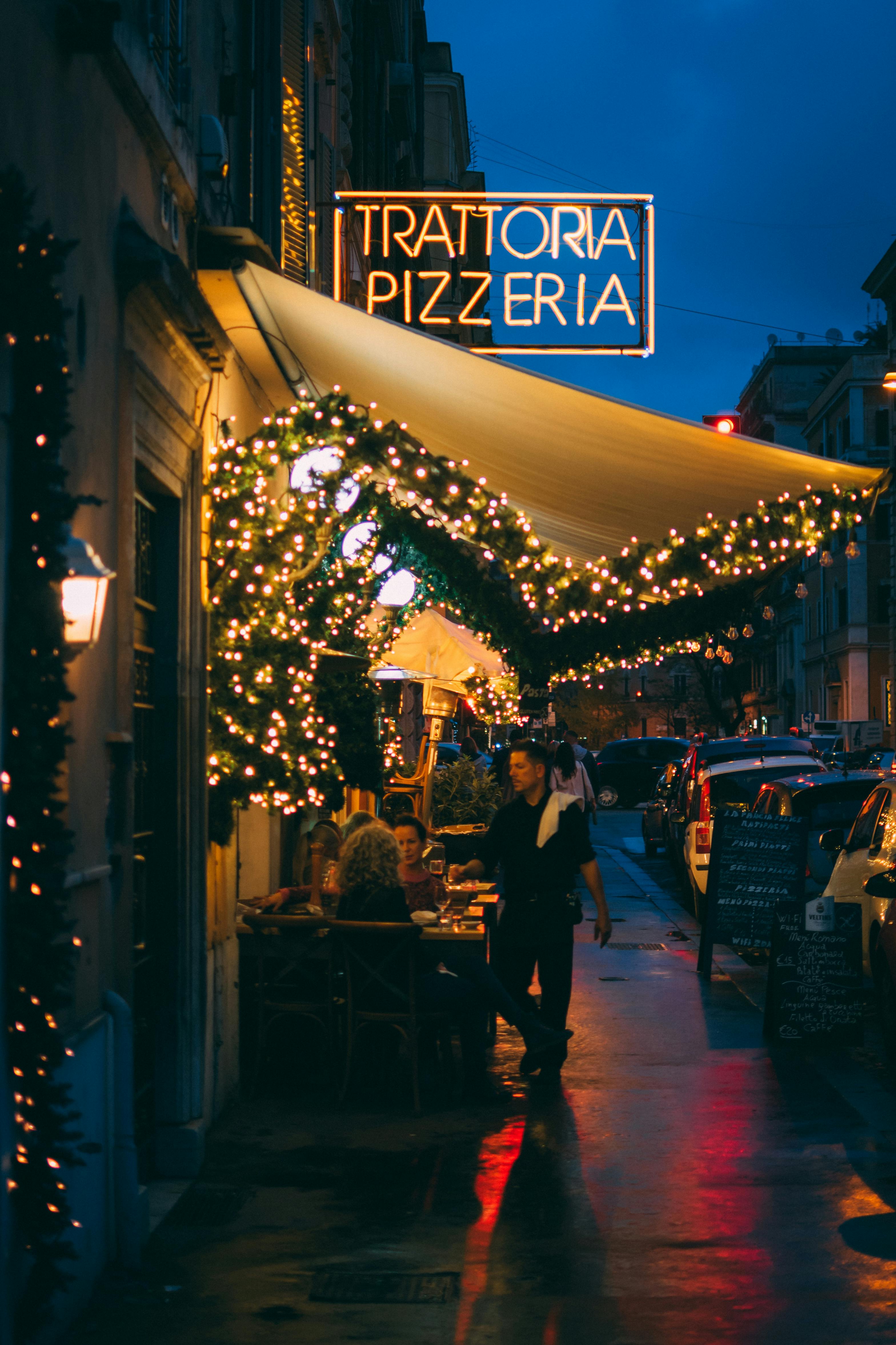 L'extérieur d'un restaurant italien | Source : Pexels