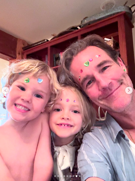 James Van Der Beek avec deux de ses enfants, publié le 11 octobre 2025. | Source : Instagram/vanderjames