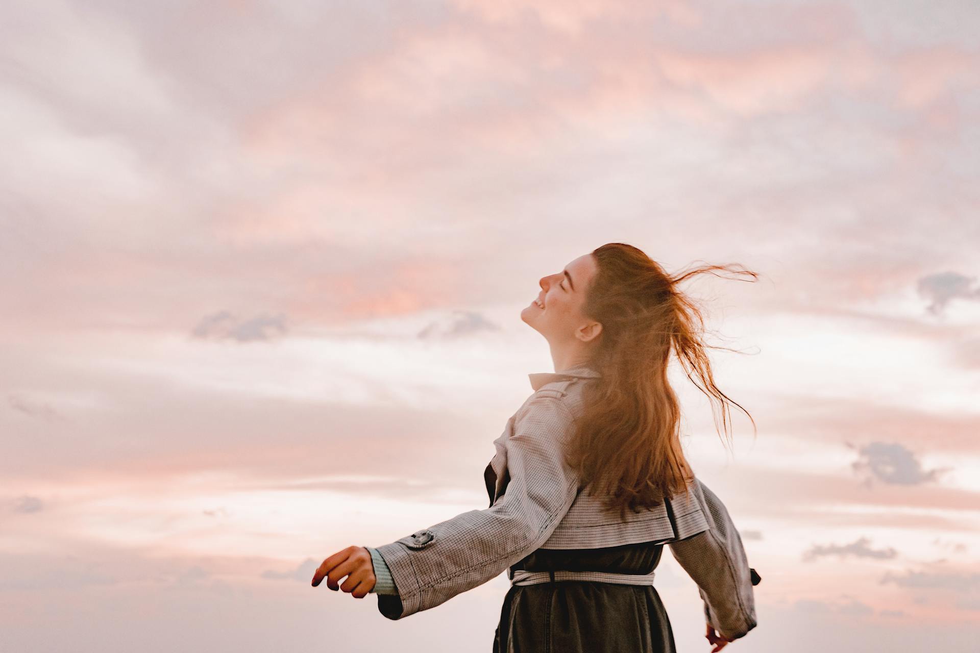 Une femme joyeuse | Source : Pexels