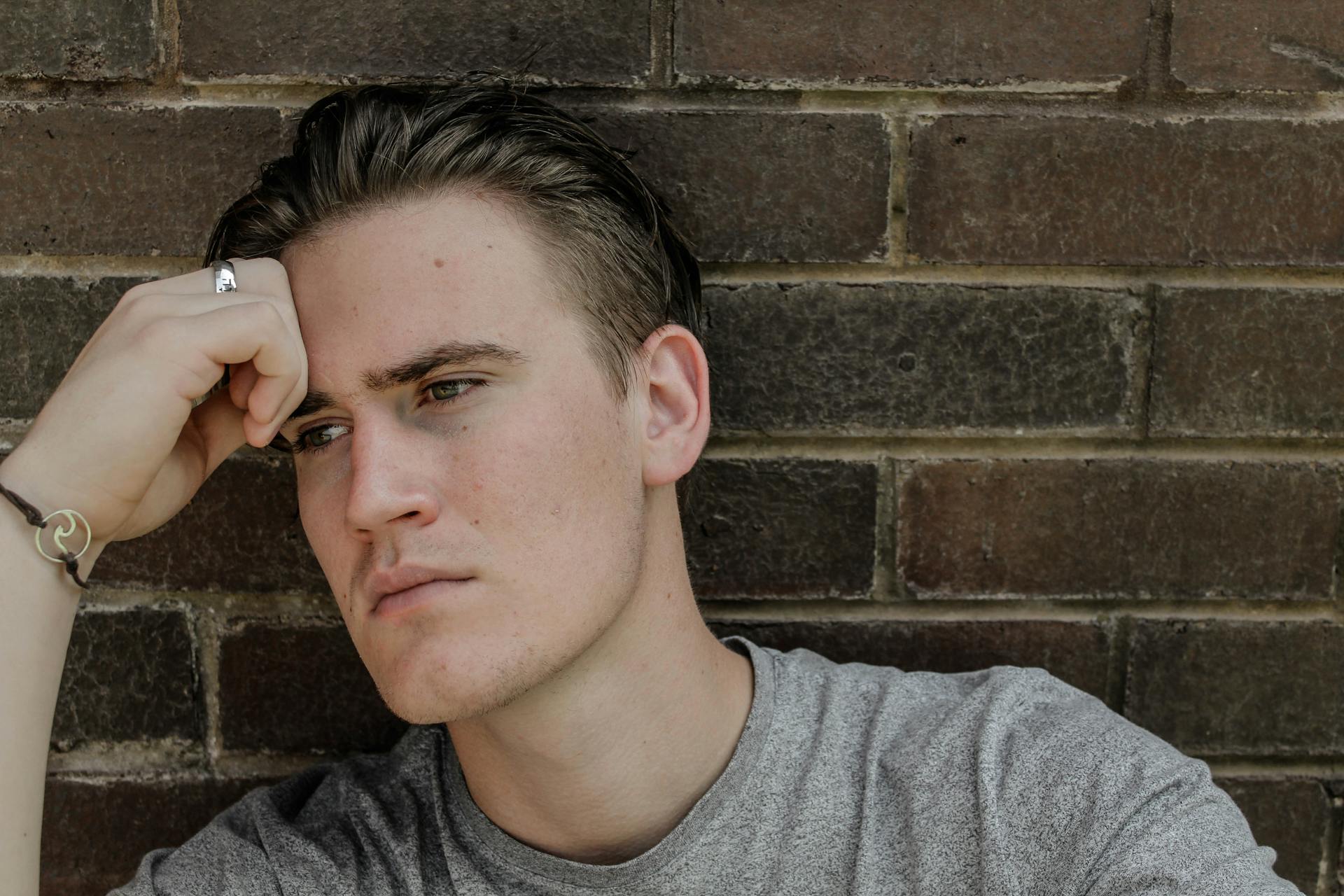 Un homme à l'air triste | Source : Pexels