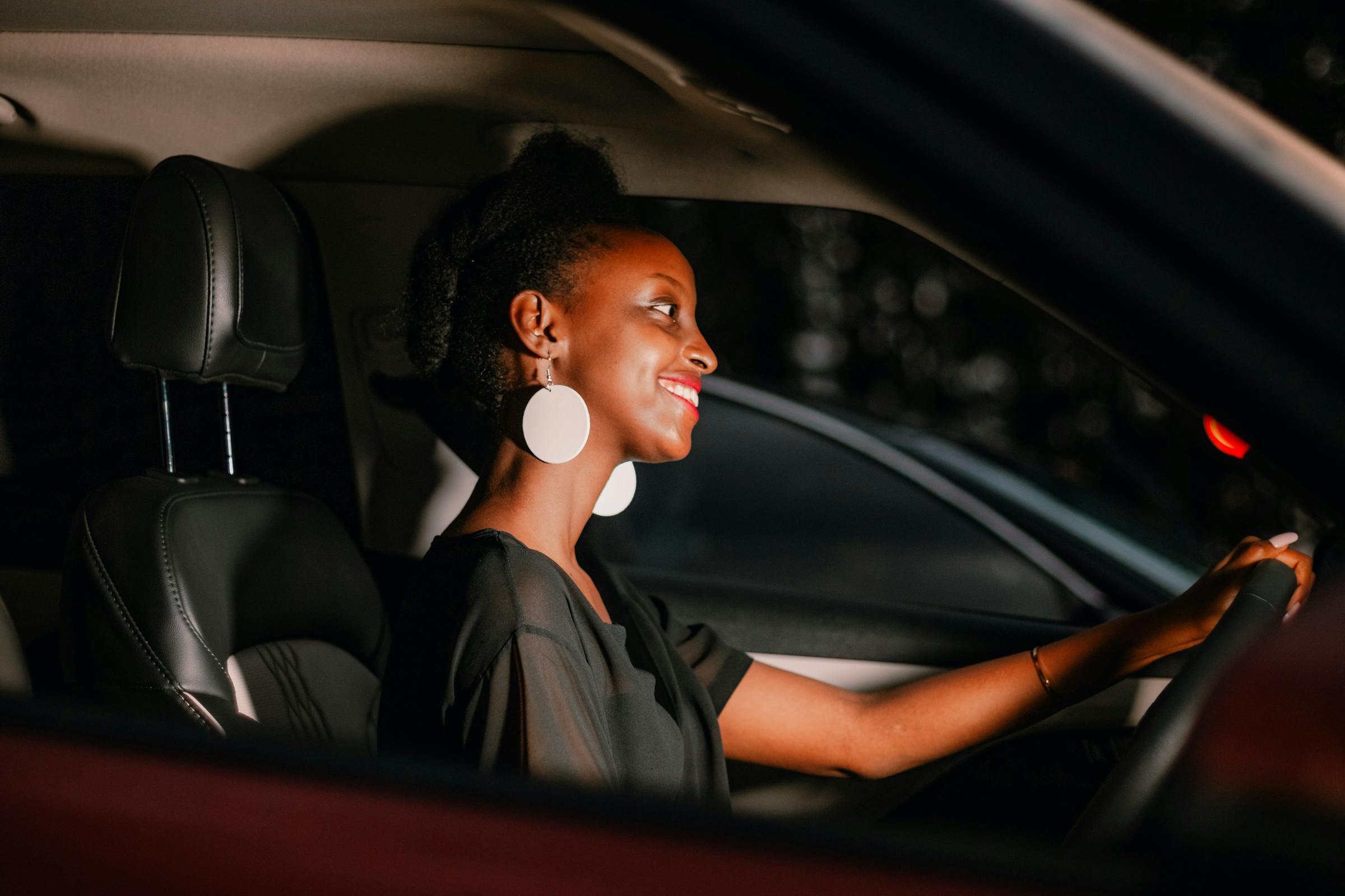 Une femme au volant | Source : Pexels