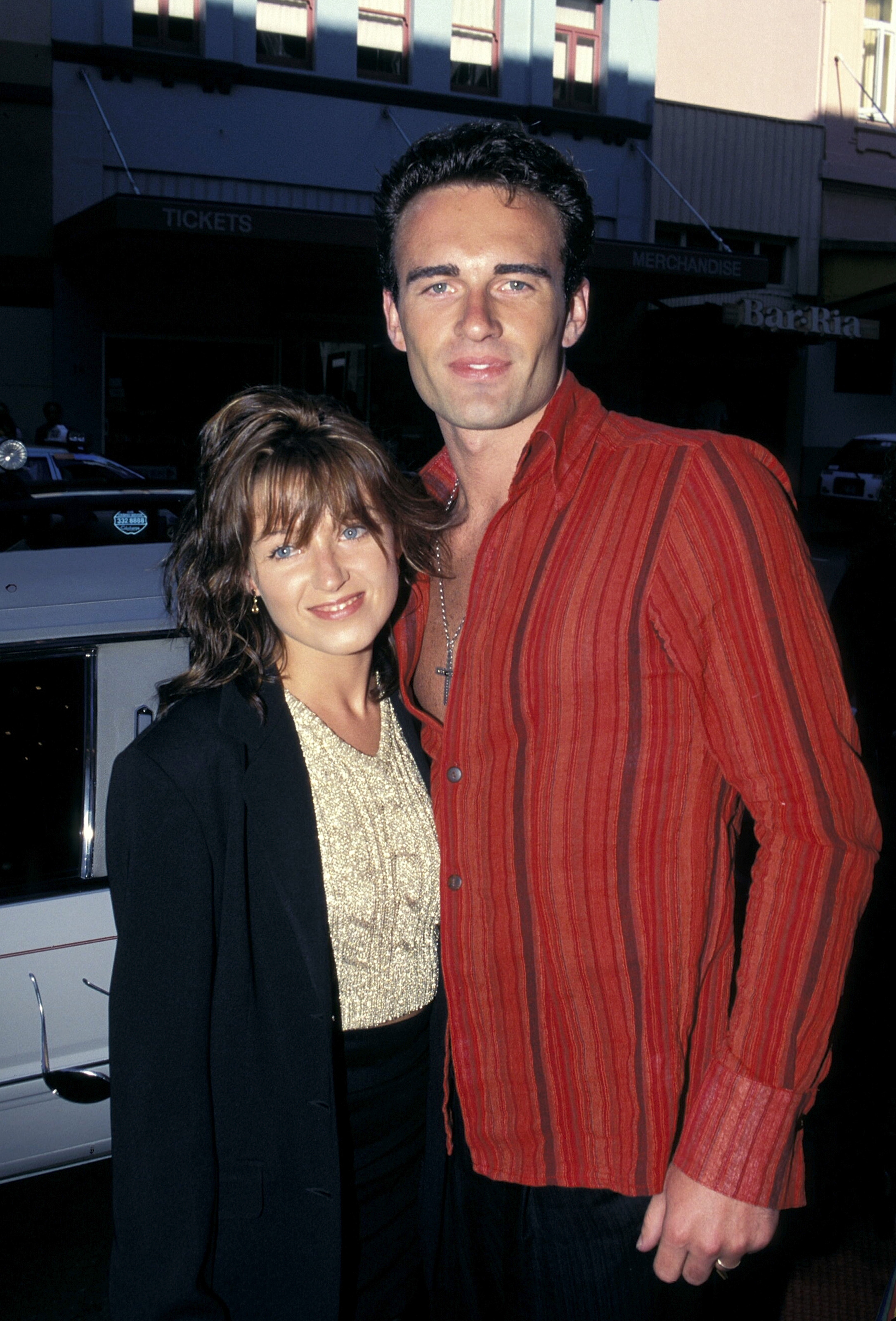 Dannii Minogue et Julian McMahon lors de la première de la comédie musicale « Cats » en 1995 à Sydney, Nouvelle-Galles du Sud | Source : Getty Images