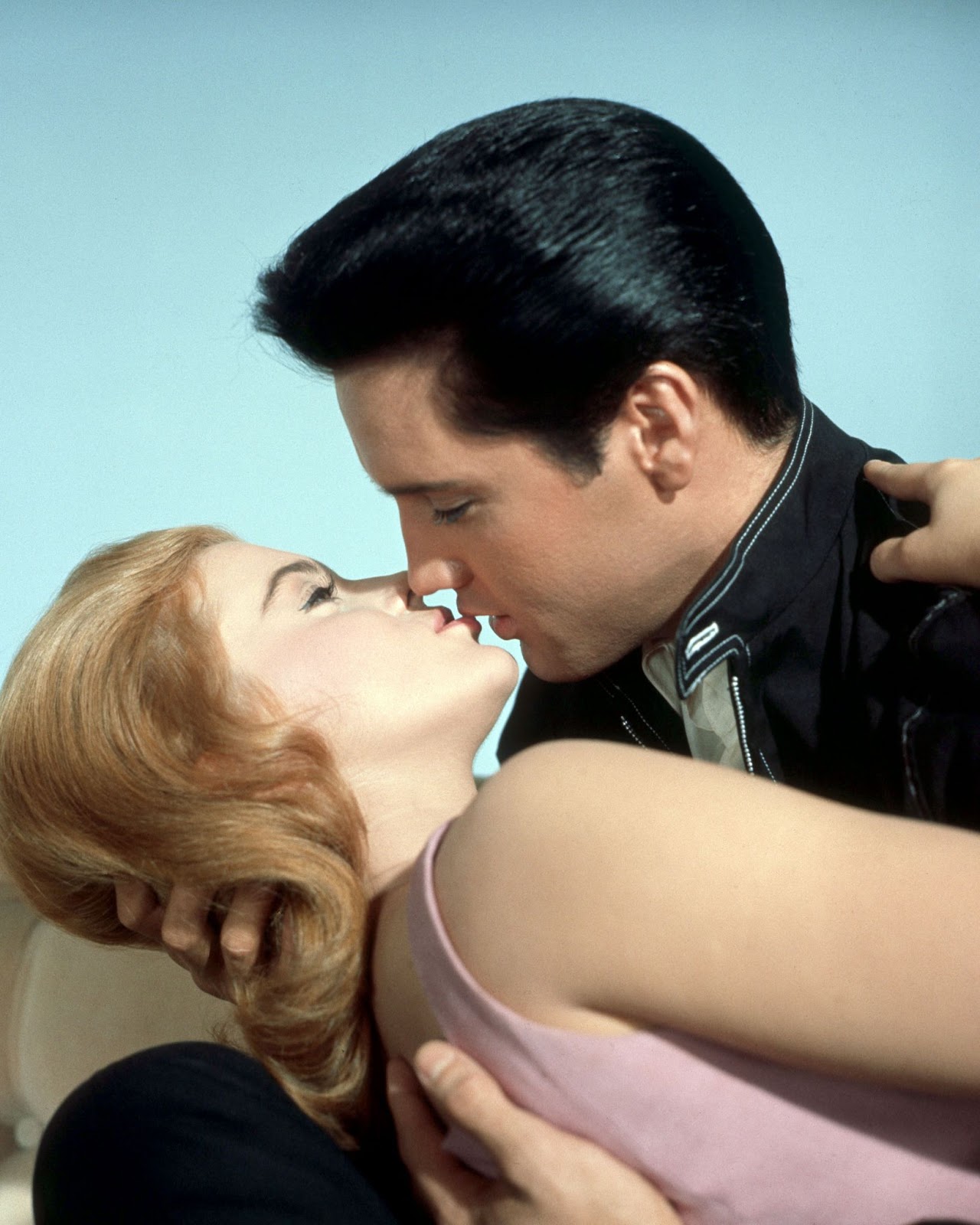L'actrice suédoise et Elvis Presley lors du tournage de « Viva Las Vegas » en 1964. | Source : Getty Images