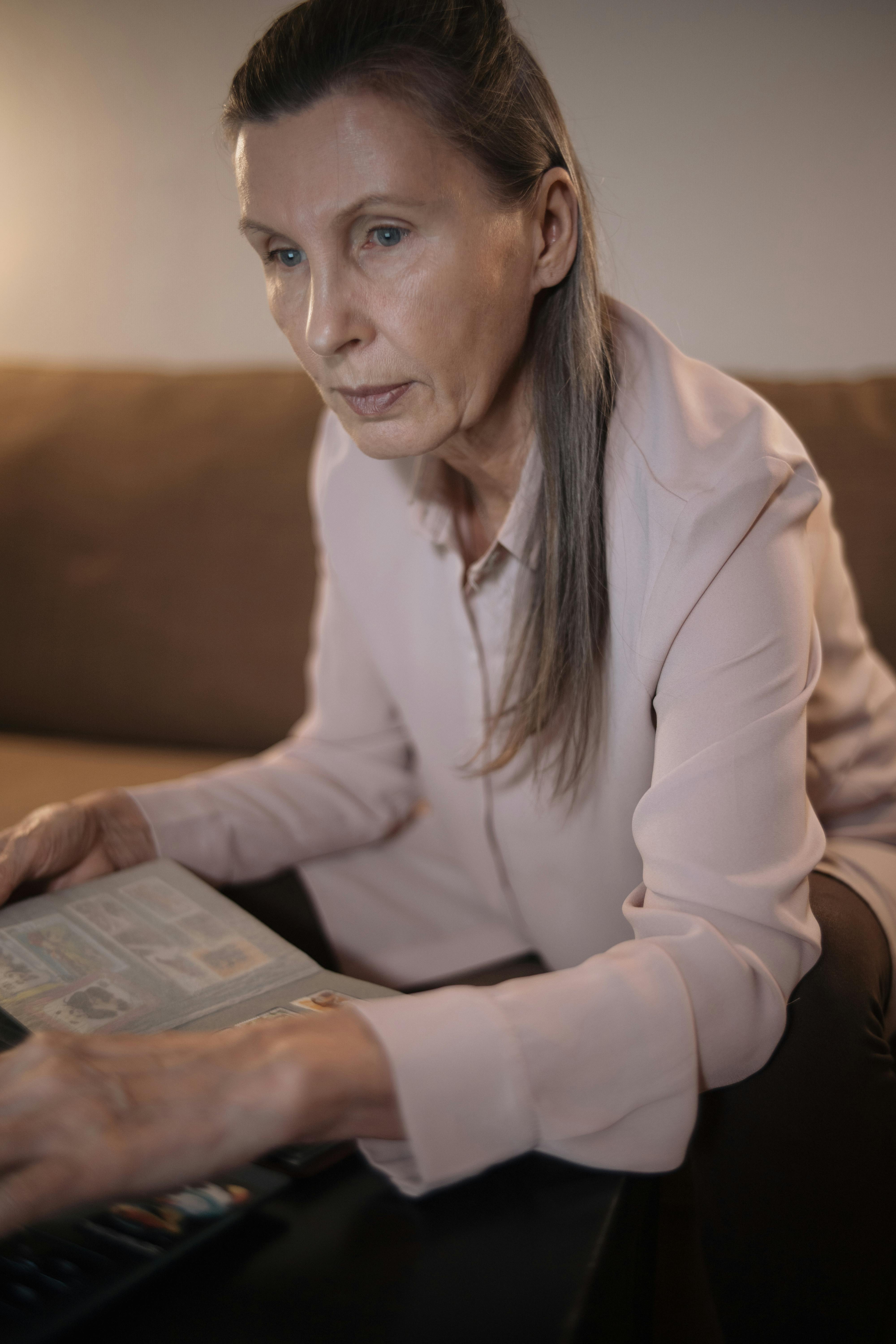 Une femme sérieuse | Source : Pexels