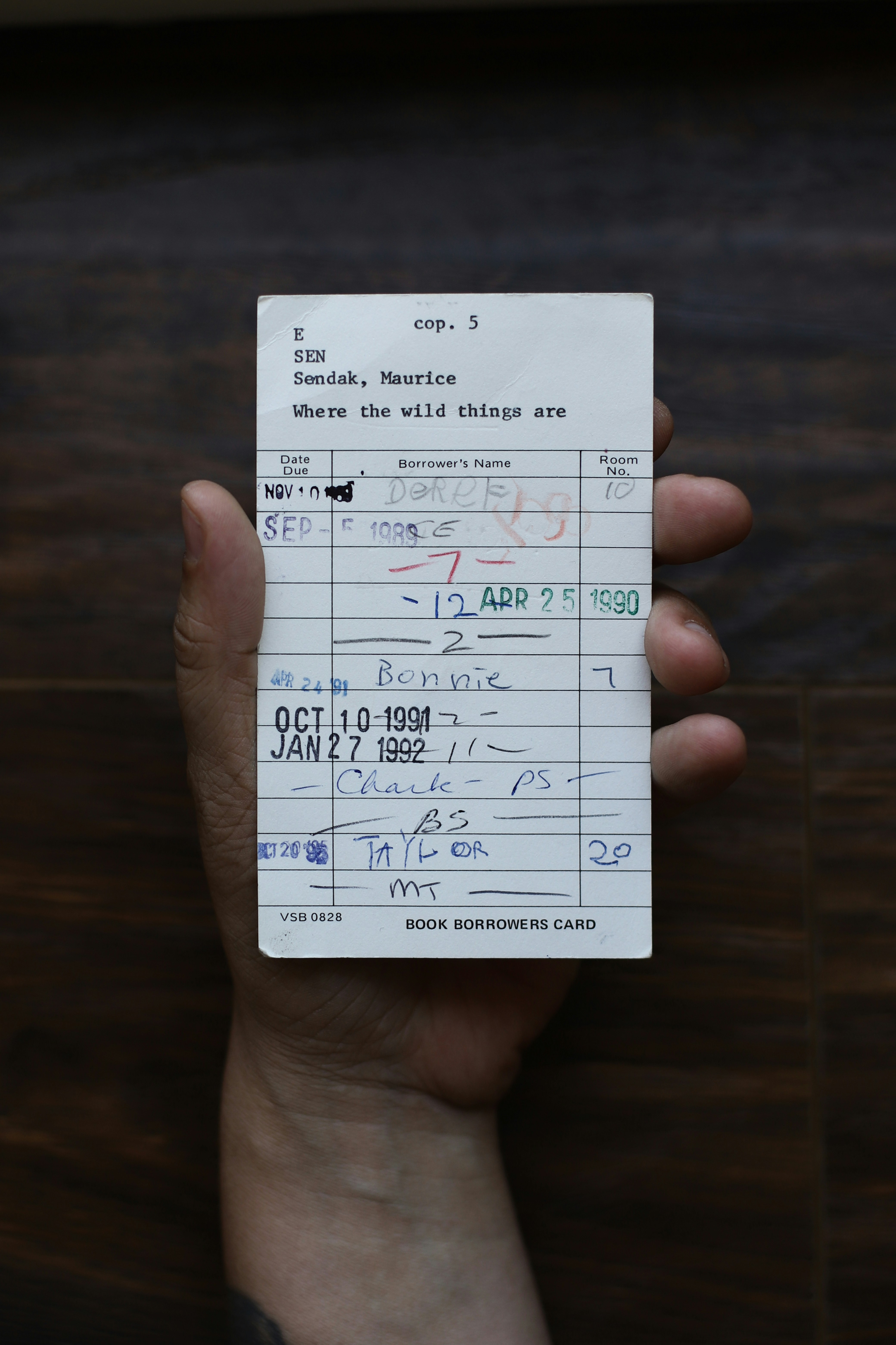 Une personne tenant un reçu | Source : Unsplash