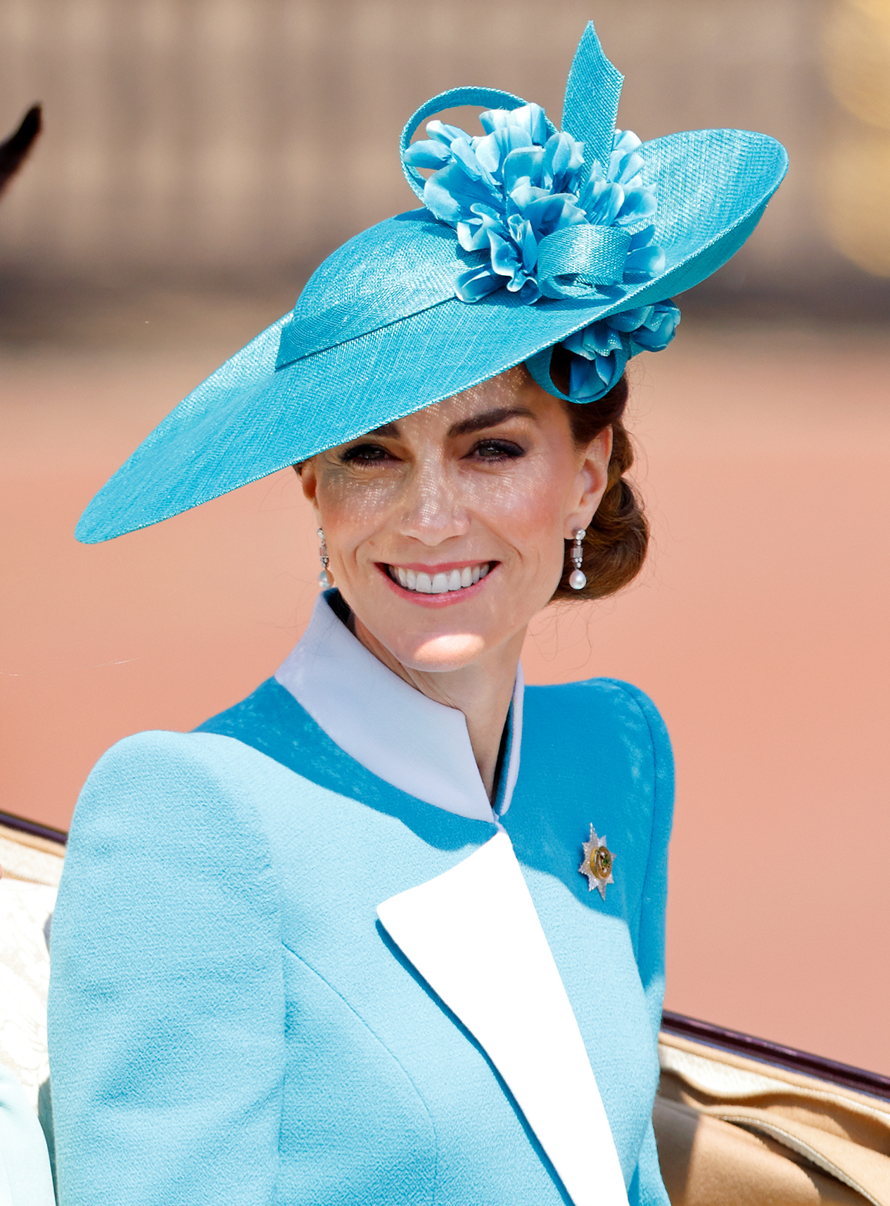 Catherine, princesse de Galles, quitte le palais de Buckingham dans une calèche Ascot Landau lors de la montée des couleurs 2025 | Source : Getty Images