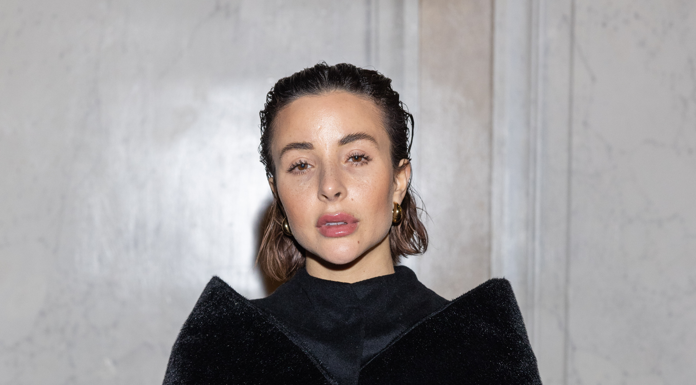 Rym Renom assiste au défilé haute couture printemps-été 2023 de la Maison Sara Chraibi dans le cadre de la Fashion Week de Paris, le 26 janvier 2023 à Paris, en France I Source : Getty Images