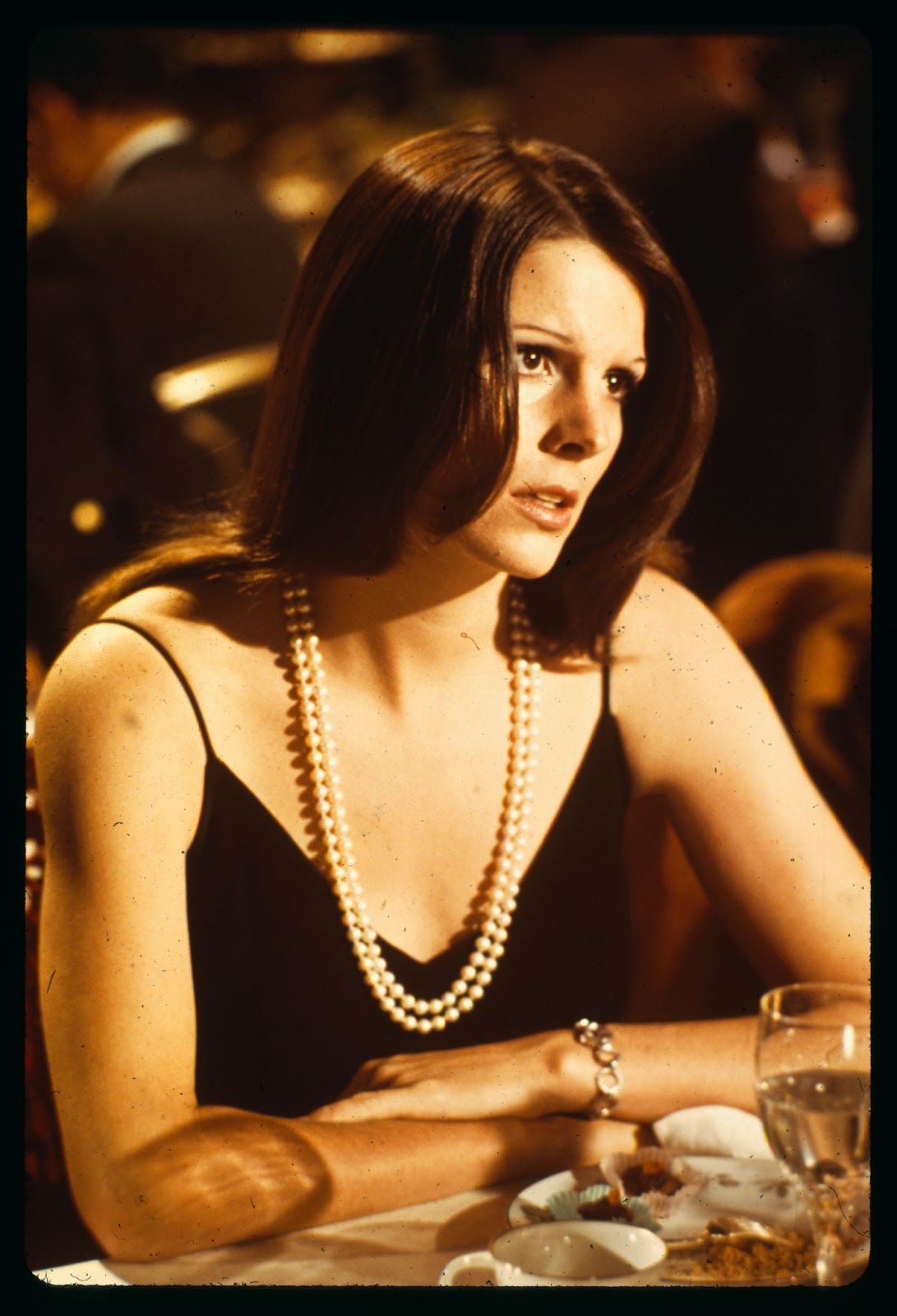 L'actrice lors du tournage de « McMillan et sa femme » en 1972. | Source : Getty Images