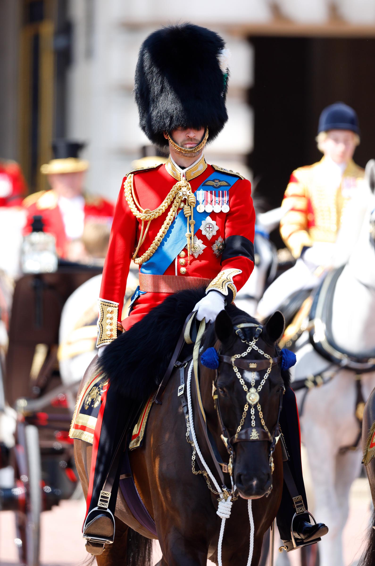 Le prince William quitte le palais de Buckingham à cheval lors du Trooping the Colour 2025 à Londres, Angleterre | Source : Getty Images