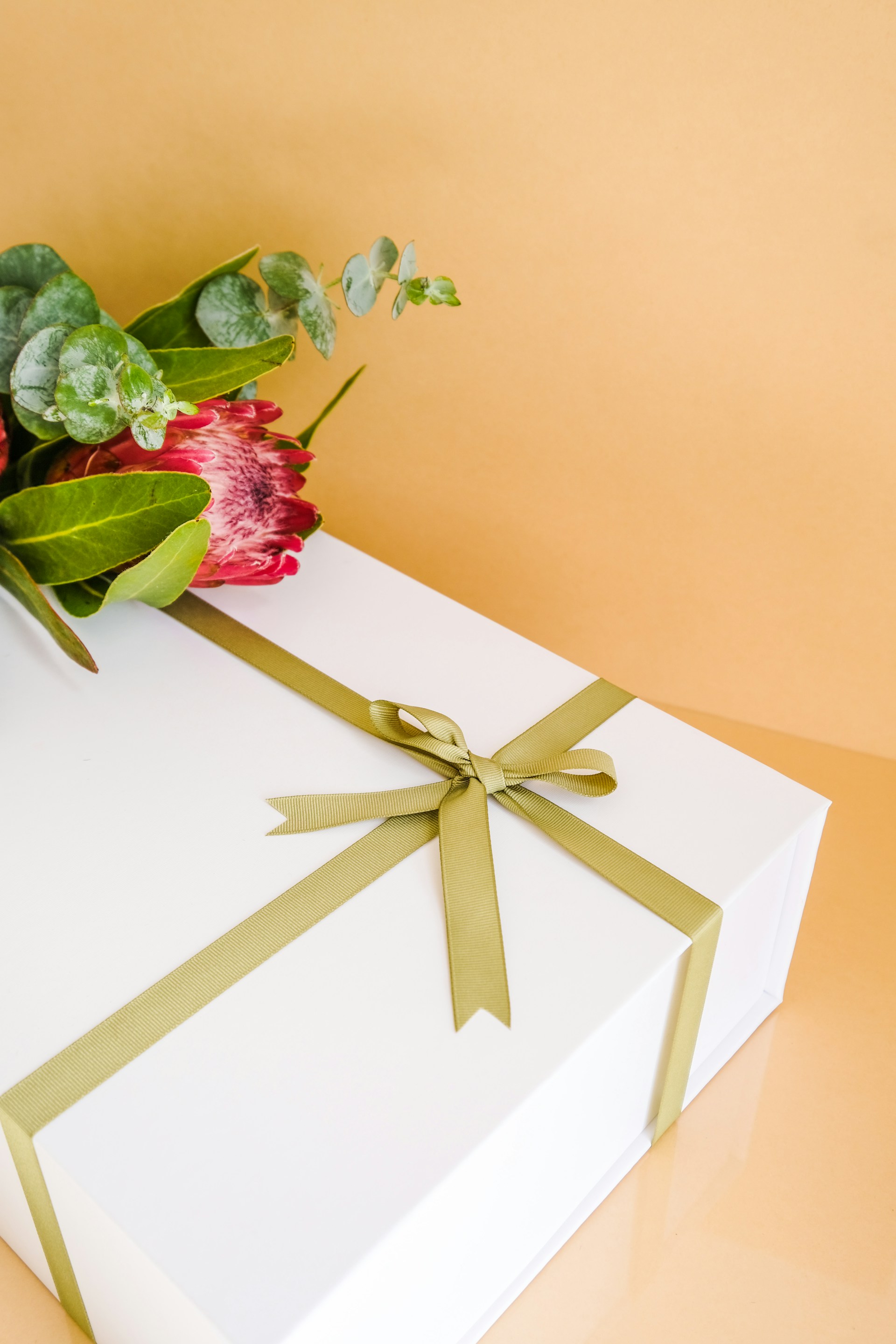 Une boîte emballée de cadeaux | Source : Unsplash