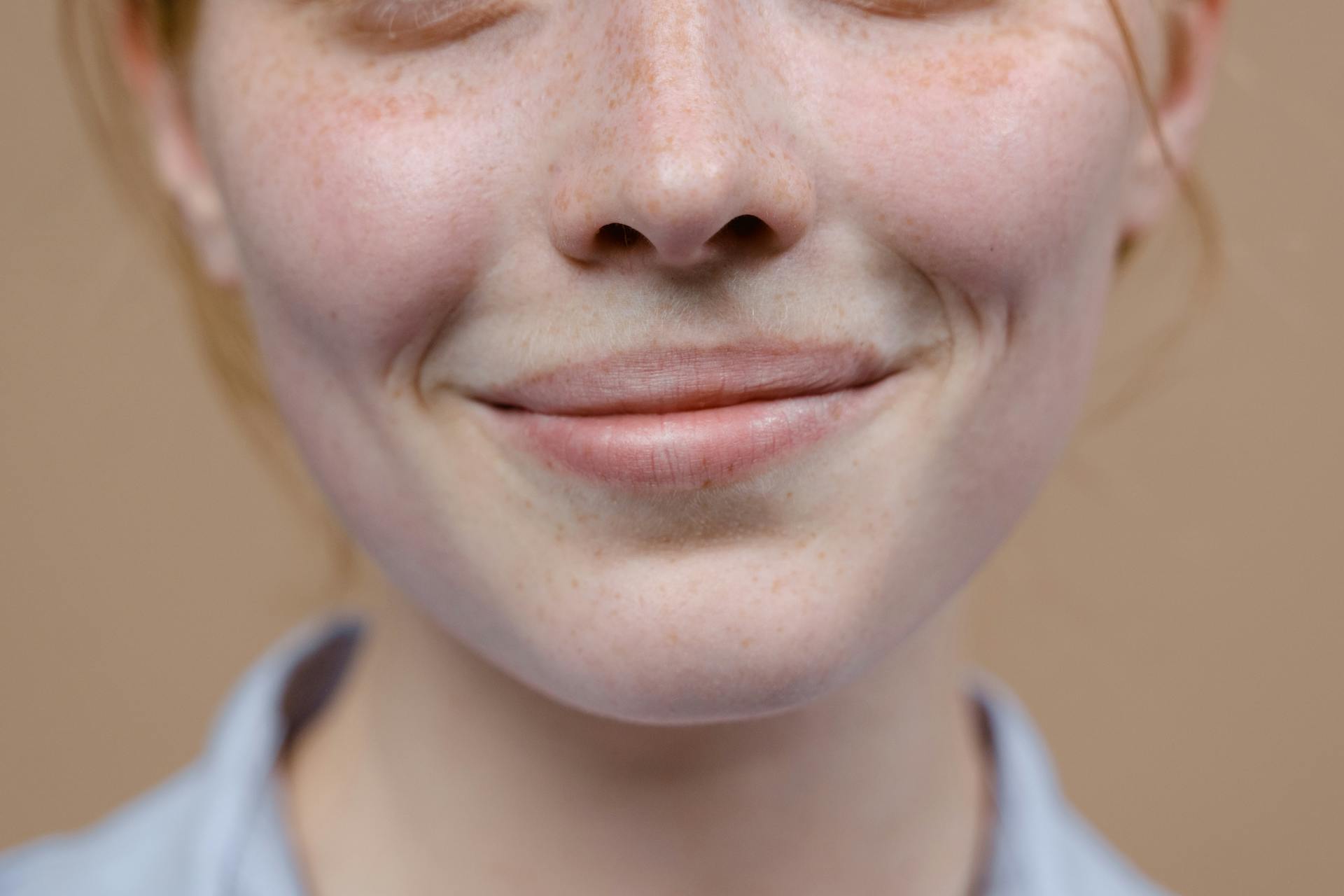 Une femme qui sourit | Source : Pexels