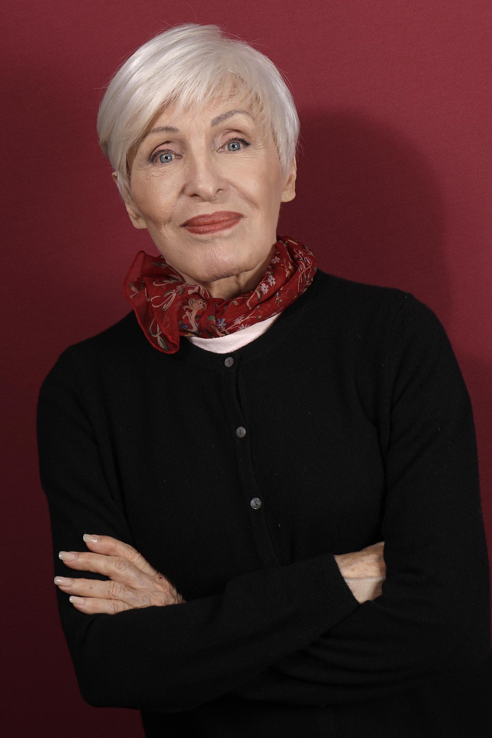 Nicole Croisille pose lors d'une séance photo à Paris, en France, le 19 septembre 2017 I Source : Getty Images
