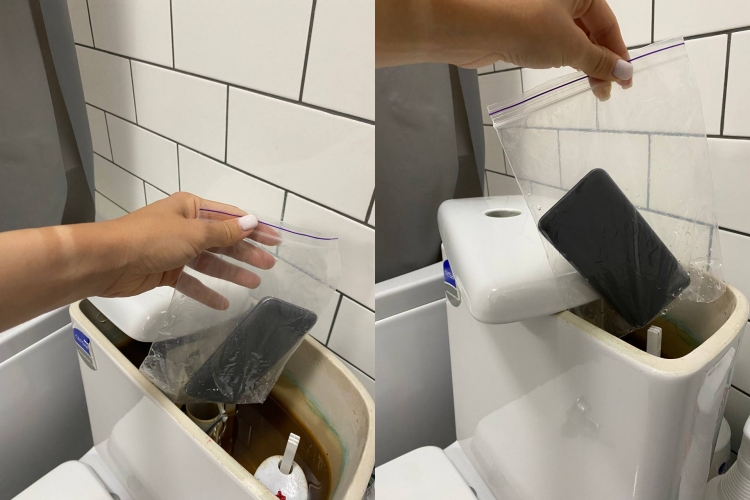 Un téléphone dans les toilettes | Source : Ozdomedia