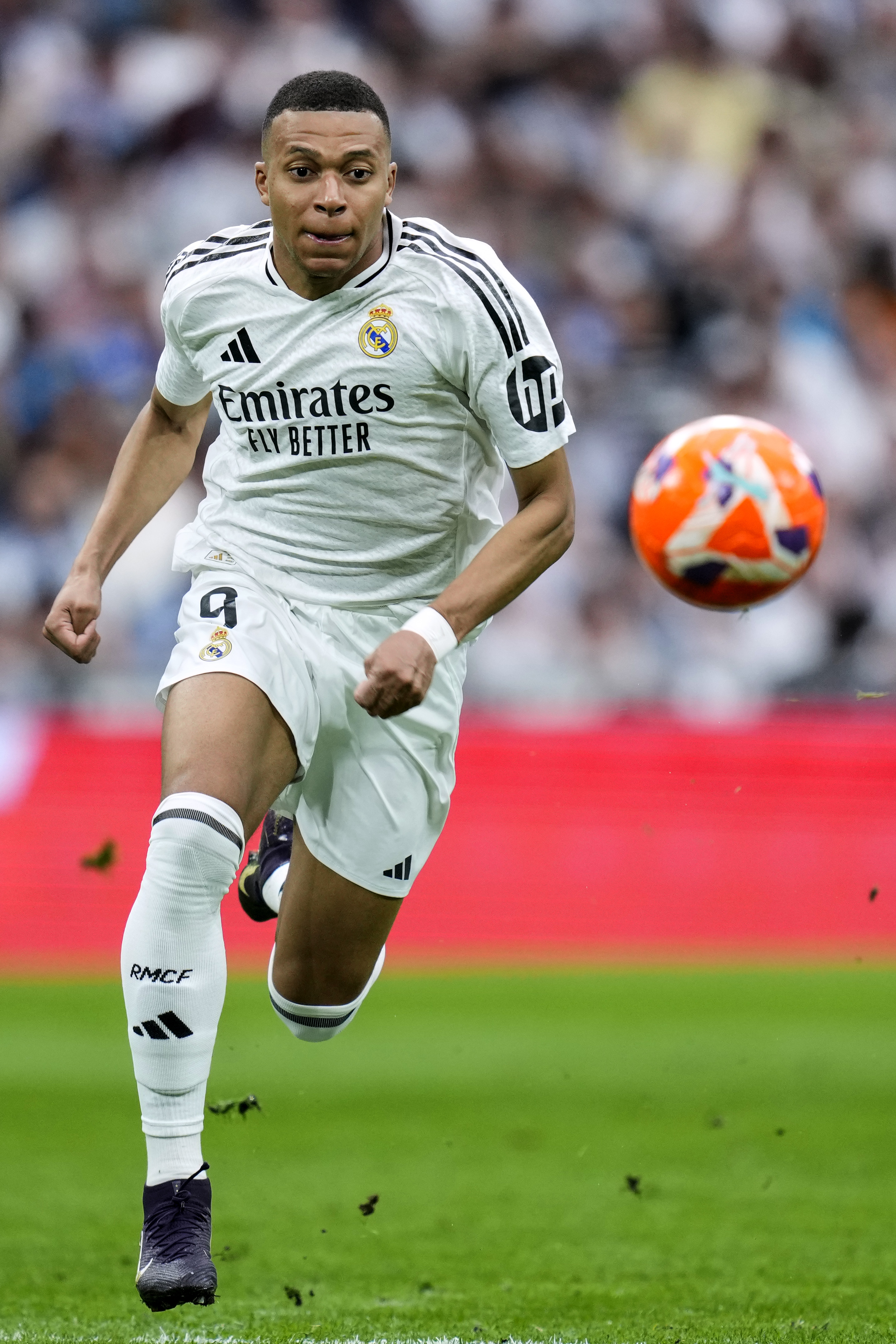 Kylian Mbappé, joueur du Real Madrid, en action lors du match de LaLiga entre le Real Madrid CF et la Real Sociedad à l'Estadio Santiago Bernabeu, le 24 mai 2025 à Madrid, en Espagne I Source : Getty Images