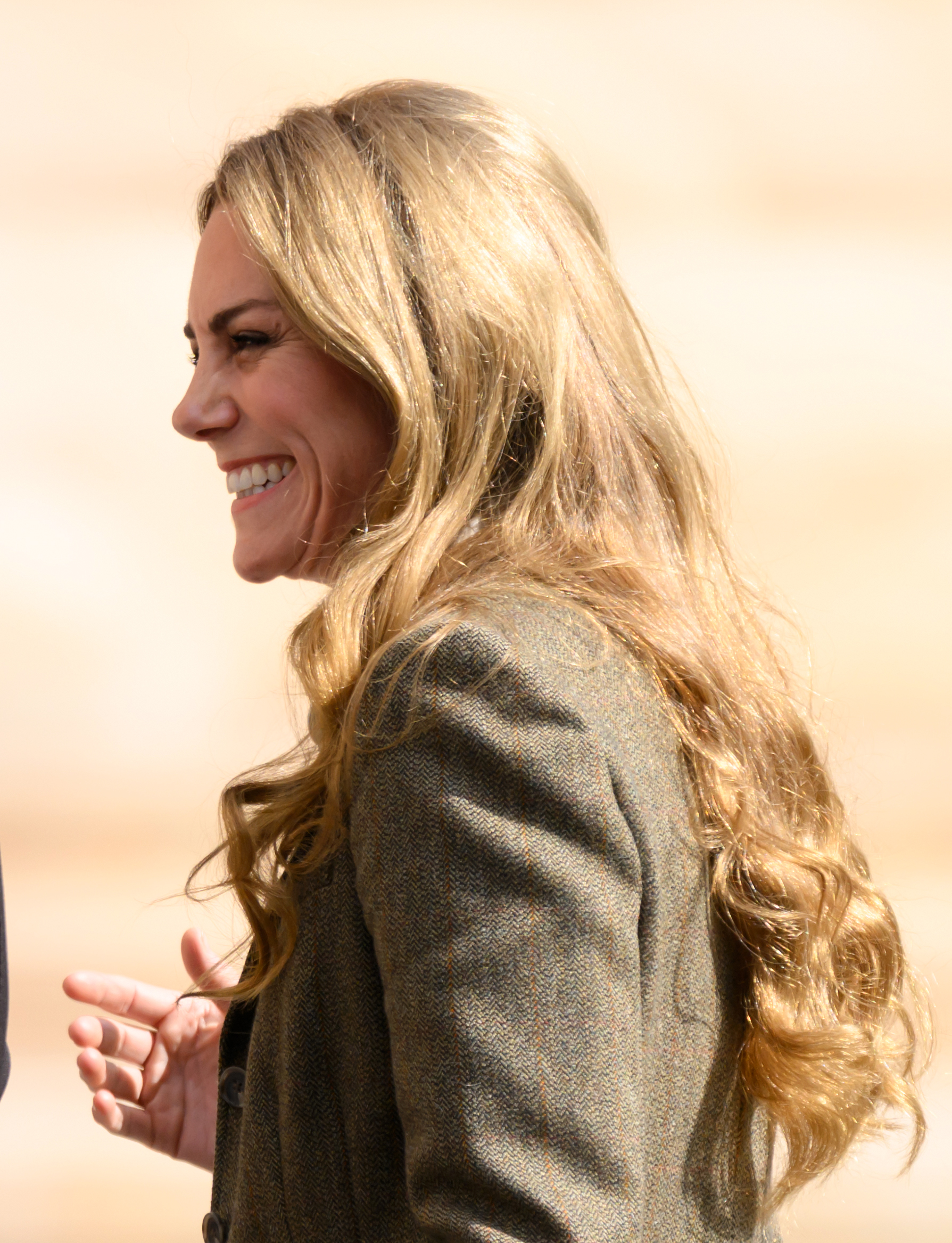 La princesse Catherine sourit alors qu'elle dévoile une nouvelle coiffure plus lumineuse aux reflets dorés dans les jardins du Musée d'histoire naturelle de Londres, le 4 septembre 2025 | Source : Getty Images