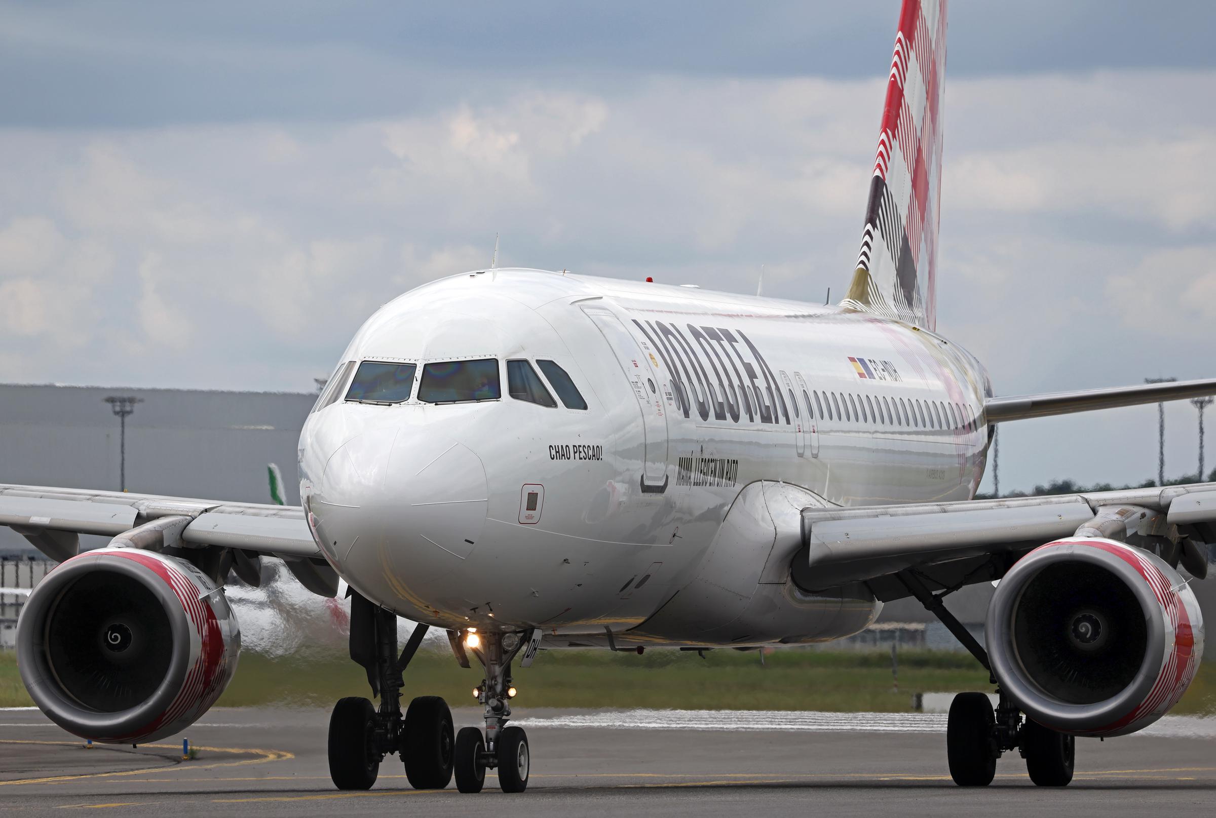 Un Airbus A319-111 de Volotea se dirige vers le terminal après avoir atterri à l'aéroport de Toulouse Blagnac, à Toulouse, en France, le 6 mai 2025 I Photo d'illustration I Source : Getty Images