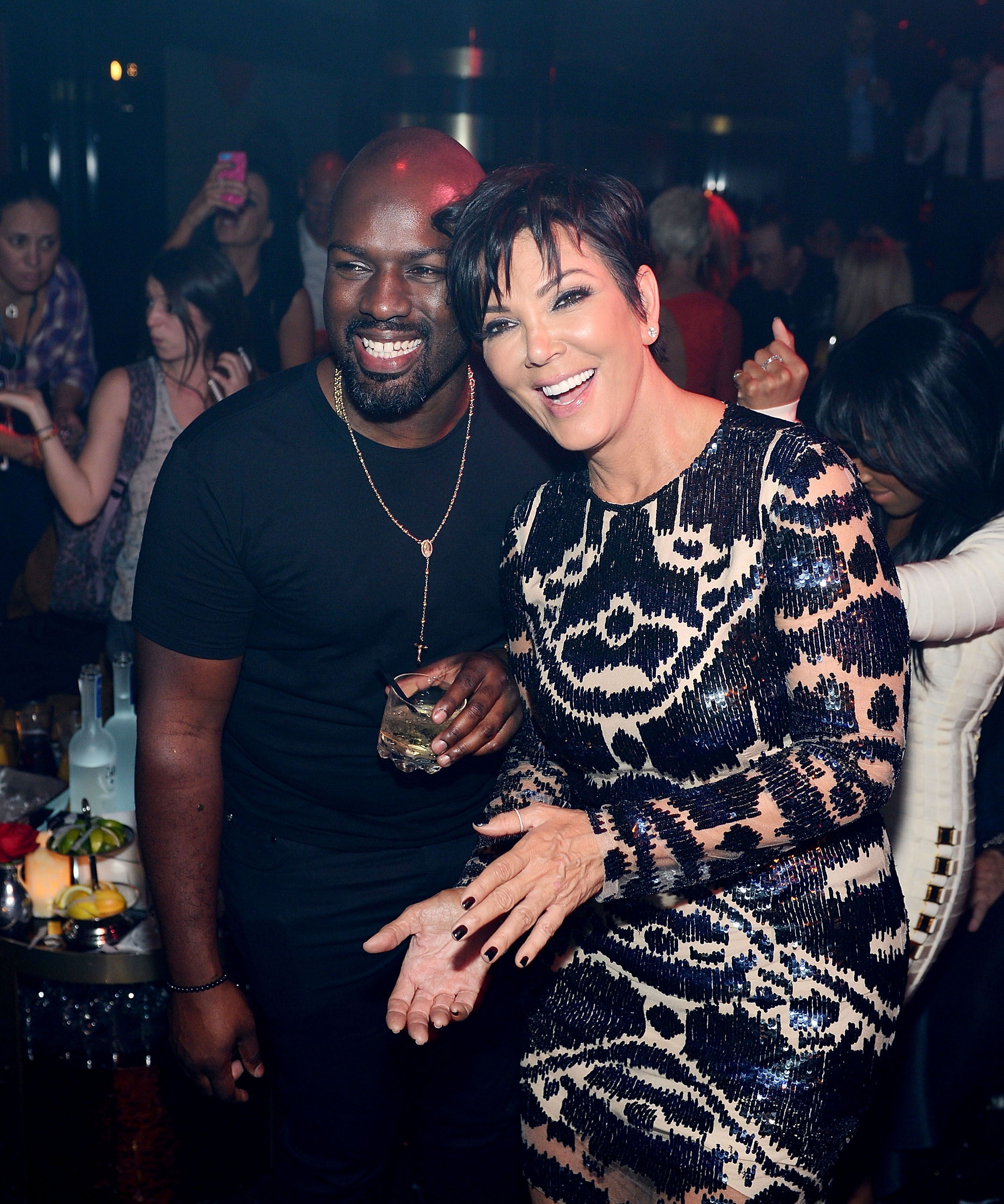 Corey Gamble et Kris Jenner lors de la fête d'anniversaire de cette dernière au night-club 1 OAK, le 7 novembre 2014, à Las Vegas, dans le Nevada. | Source : Getty Images
