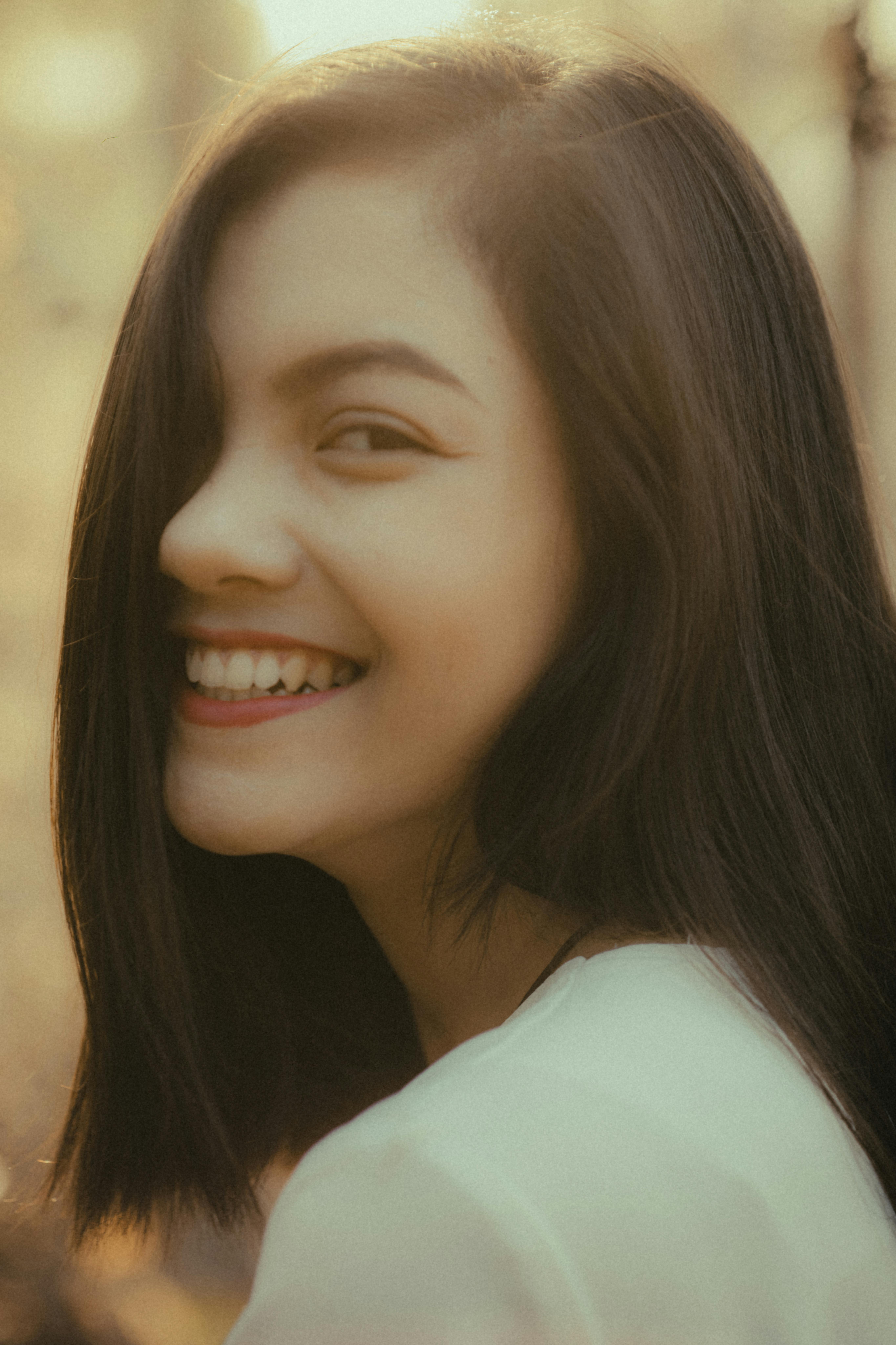 Une femme souriante | Source : Pexels