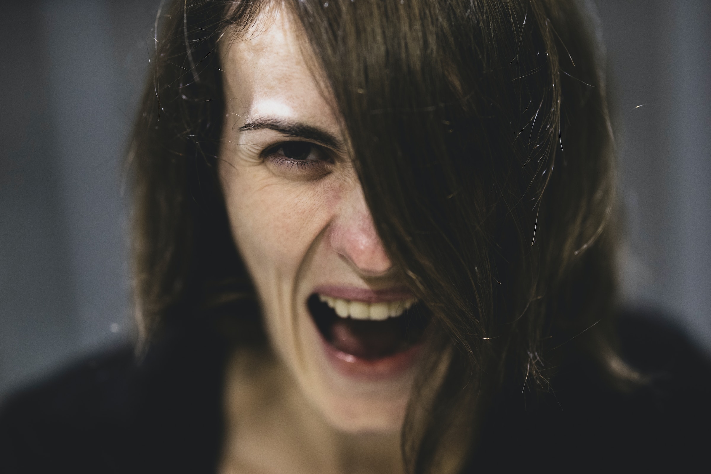 Une femme en train de crier | Source : Unsplash
