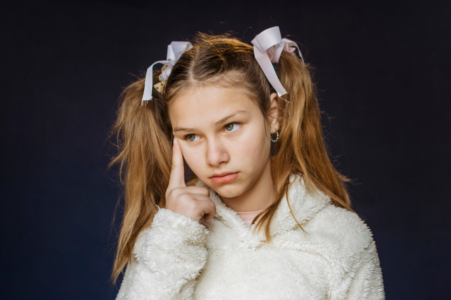 Une fille triste | Source : Freepik