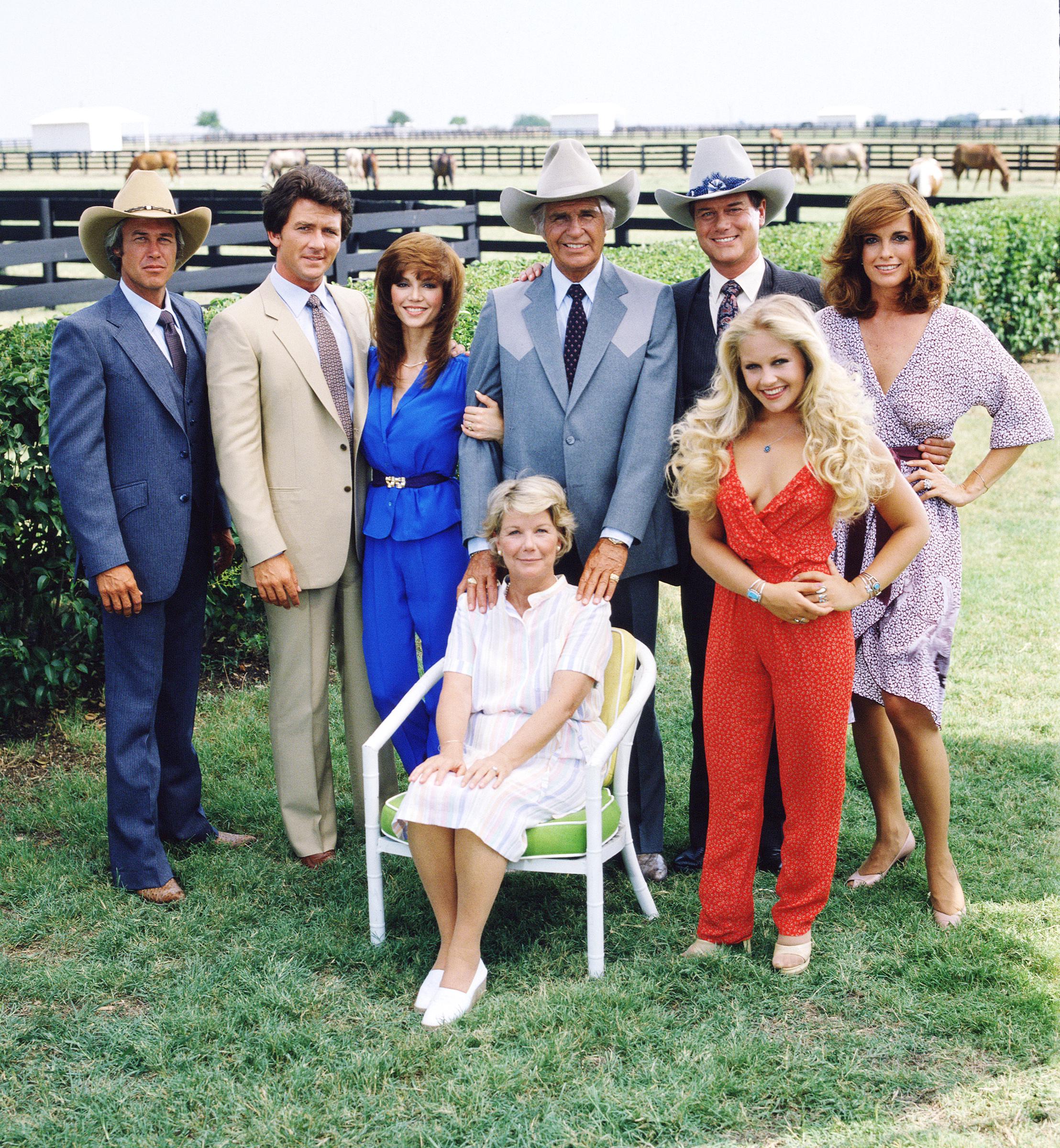 Les acteurs de « Dallas » posant pour une photo promotionnelle, vers 1979. | Source : Getty Images