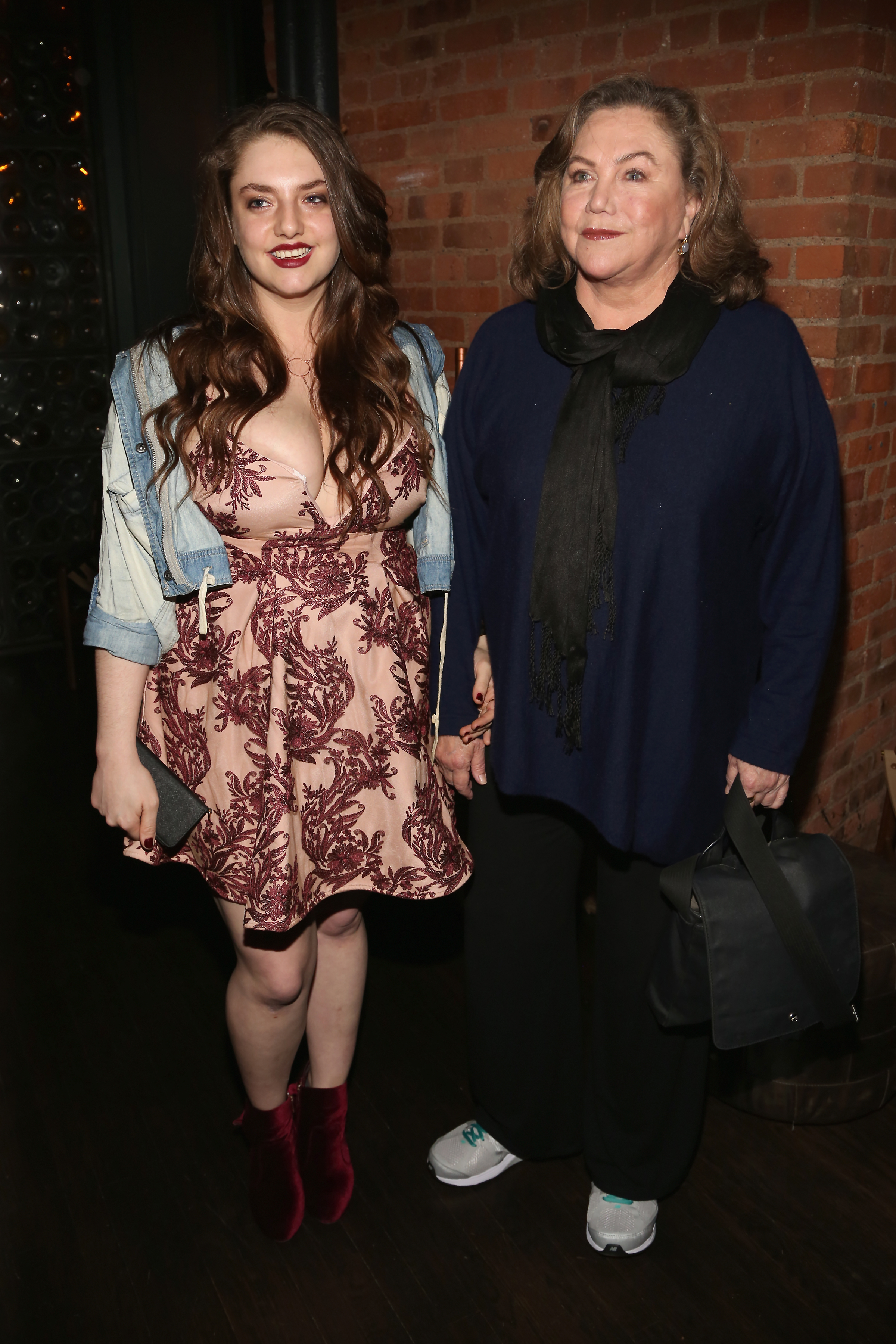 Rachel Ann Weiss et Kathleen Turner | Source : Getty Images