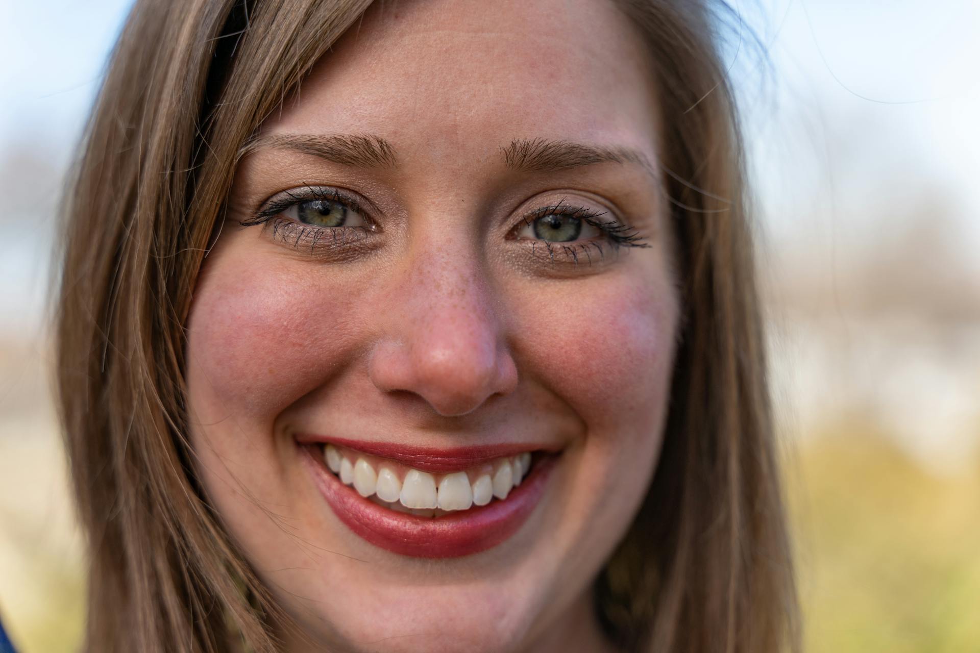 Une femme souriante | Source : Pexels