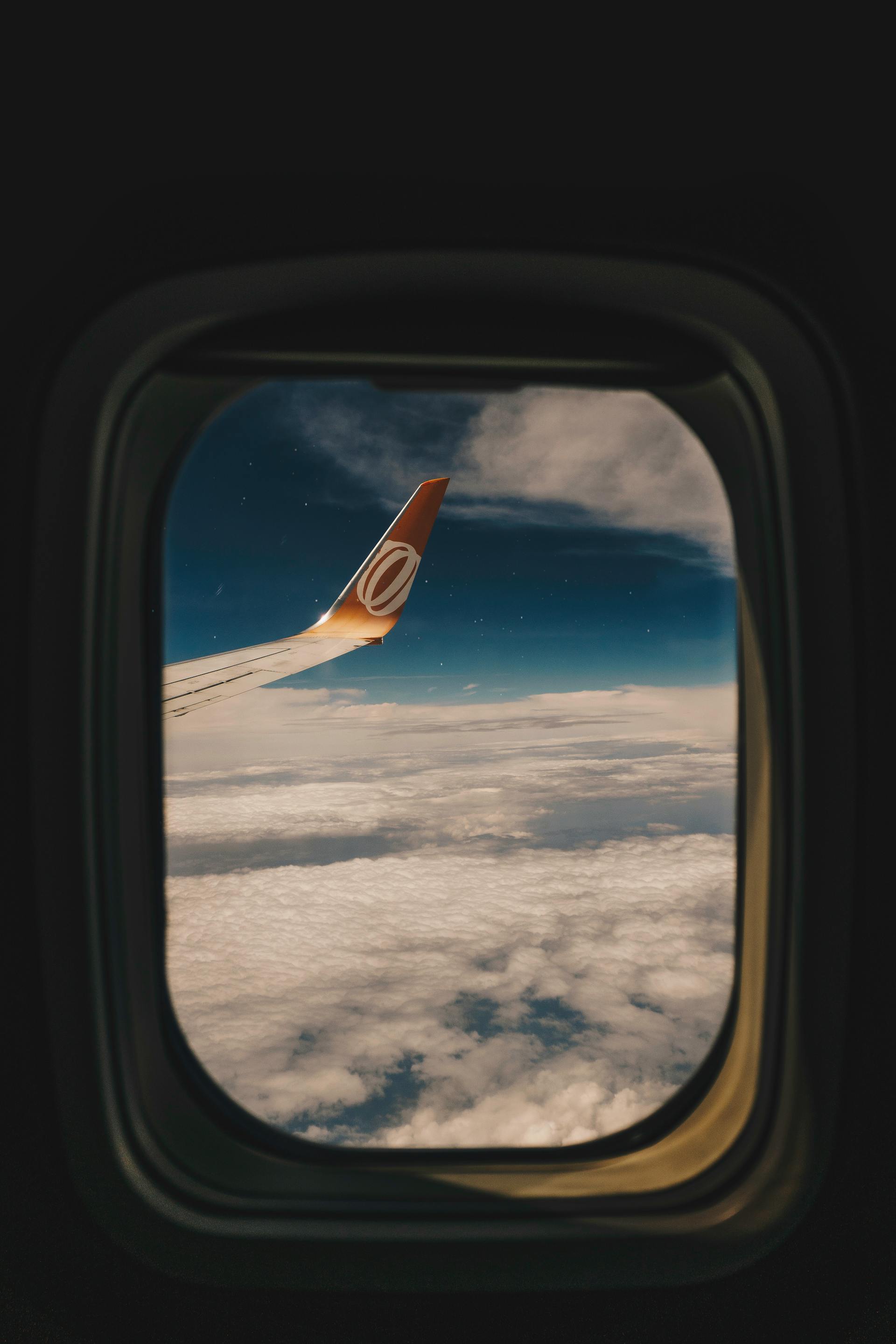 La vue depuis le hublot d'un avion | Source : Pexels