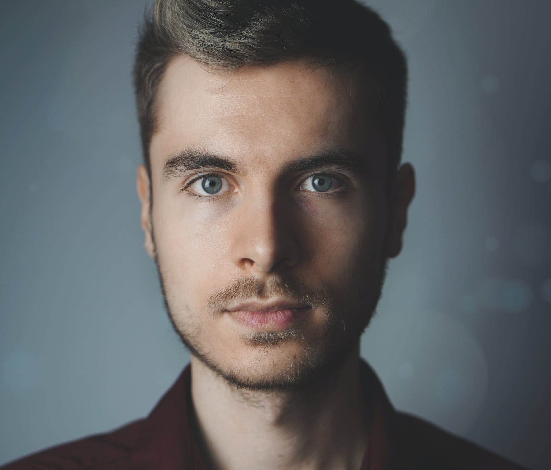 Un homme avec une expression coupable | Source : Pexels