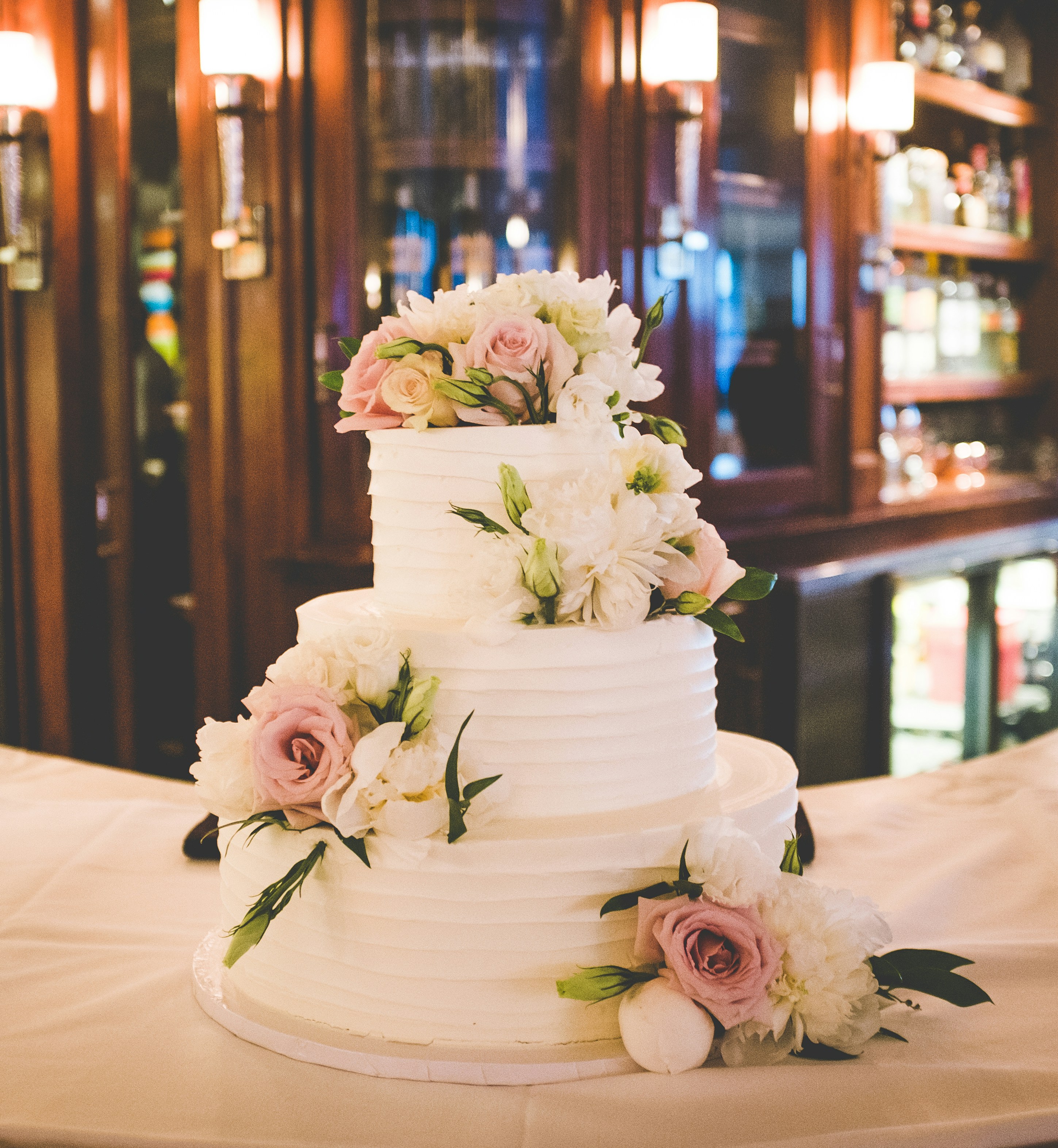 Un magnifique gâteau de mariage | Source : Unsplash