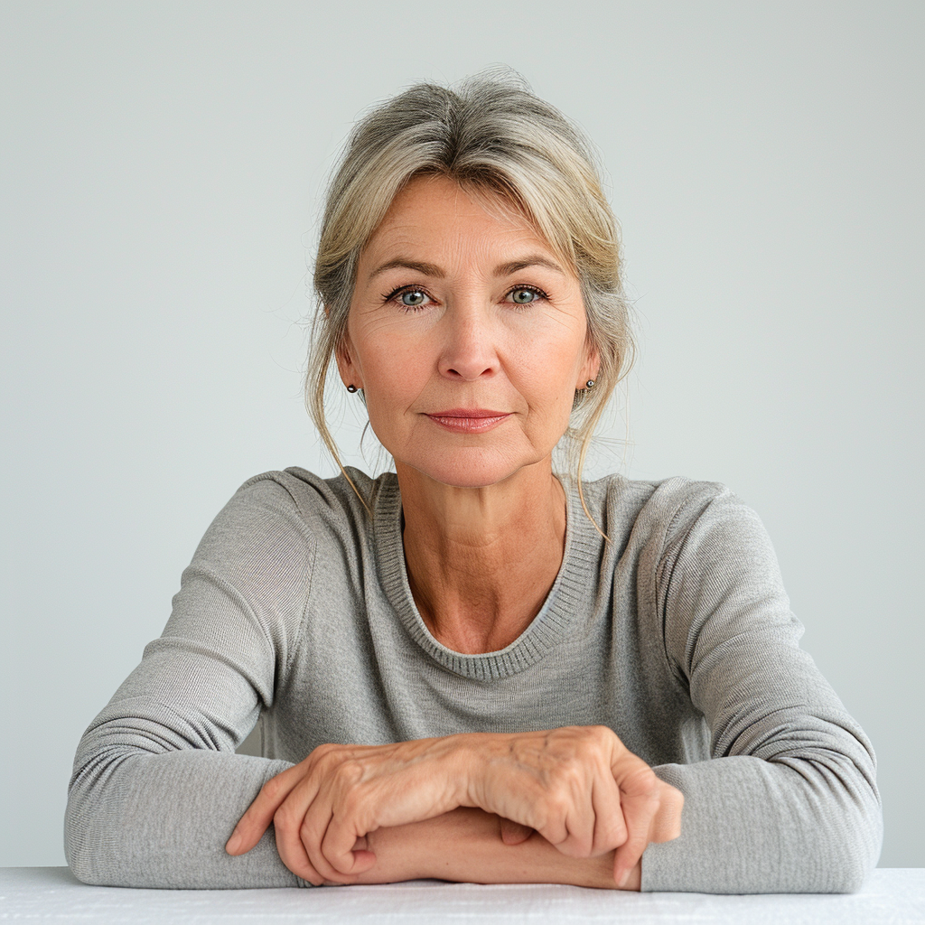 Une femme âgée souriante | Source : Midjourney
