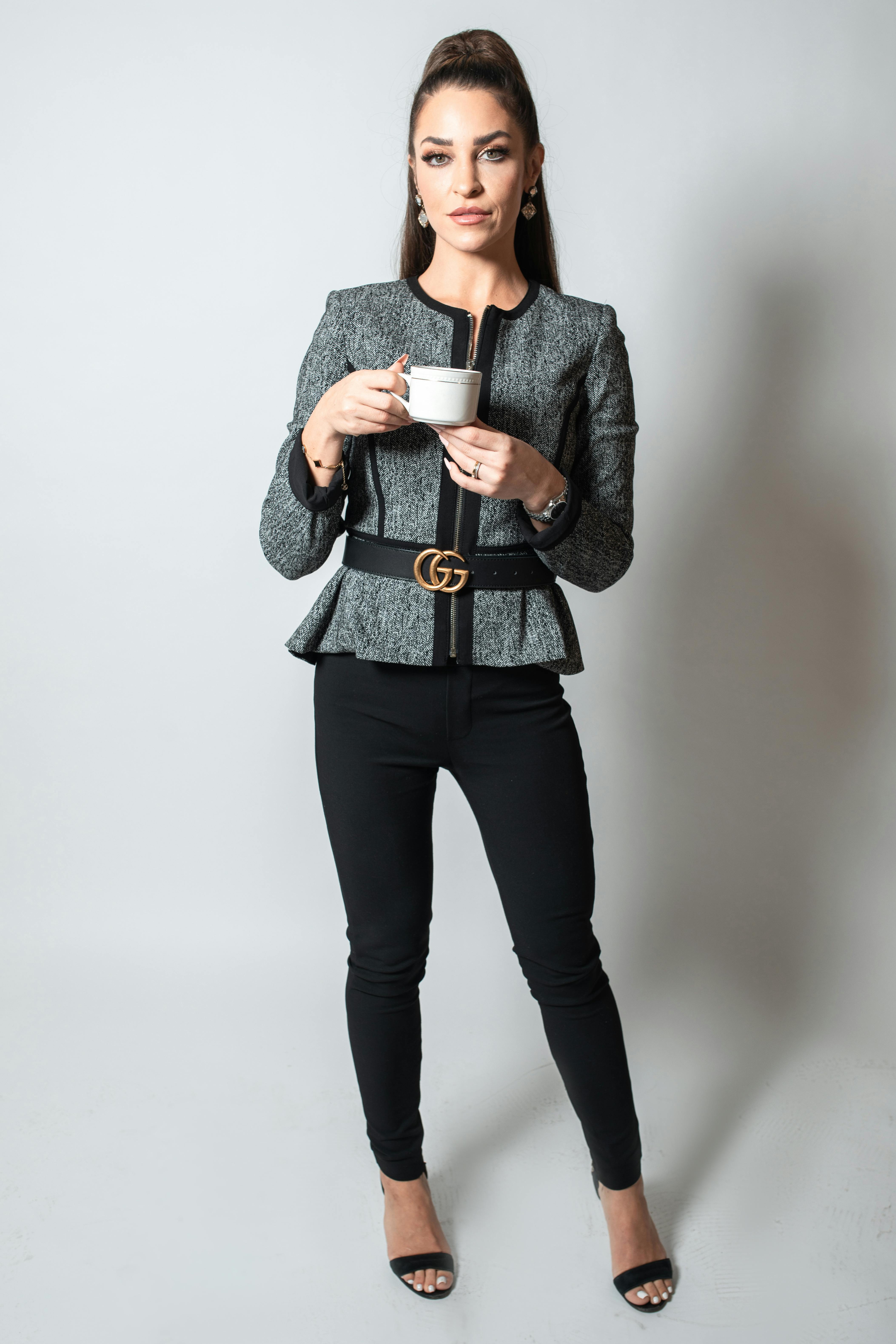 Une femme bien habillée | Source : Pexels